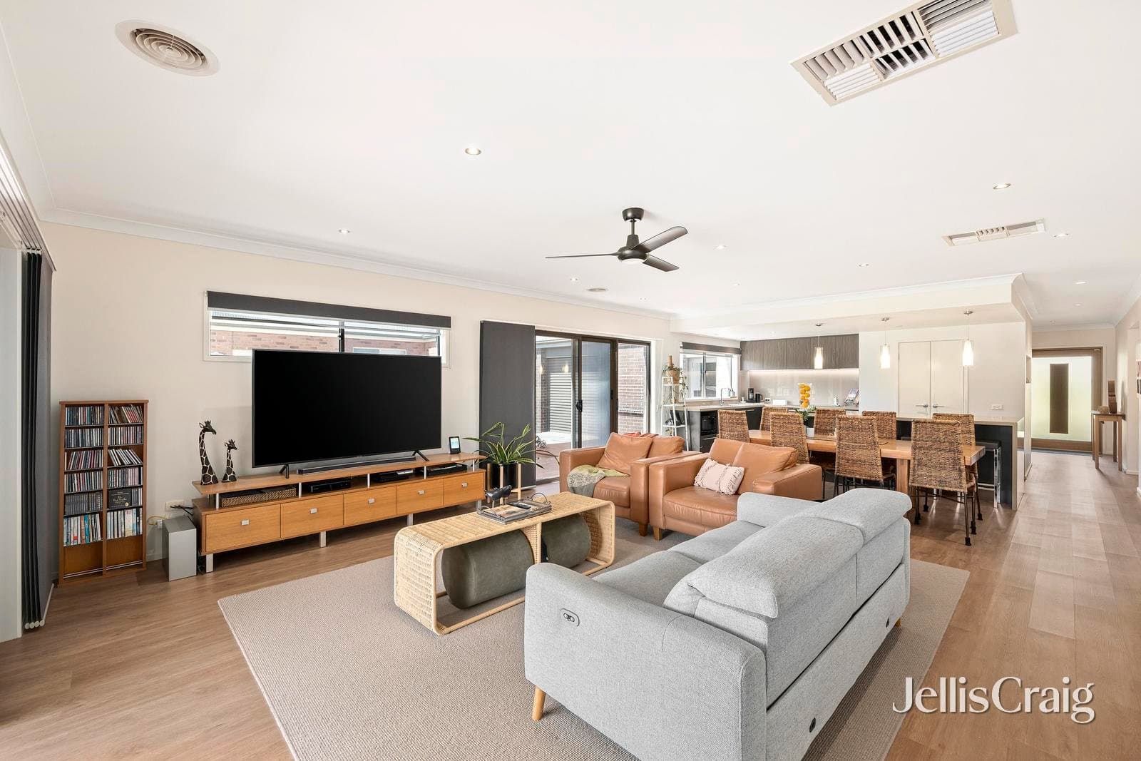 17 Holland Street, Healesville, Healesville - Thumbnail 4