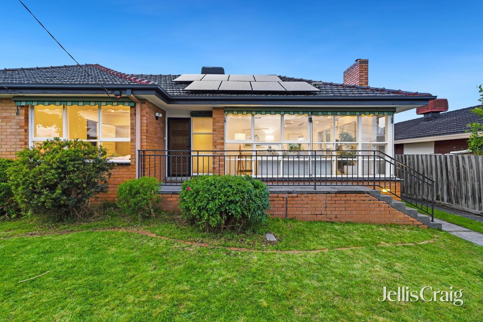27 Robinlee Avenue, Burwood East, Burwood East - Thumbnail 2