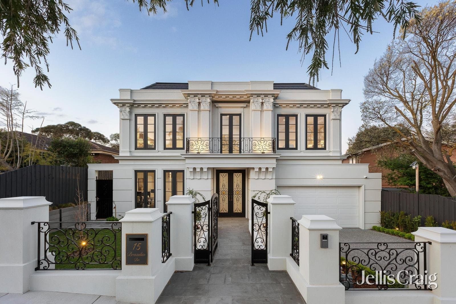 15 Brazilia Drive, Glen Waverley, Glen Waverley - Thumbnail 2