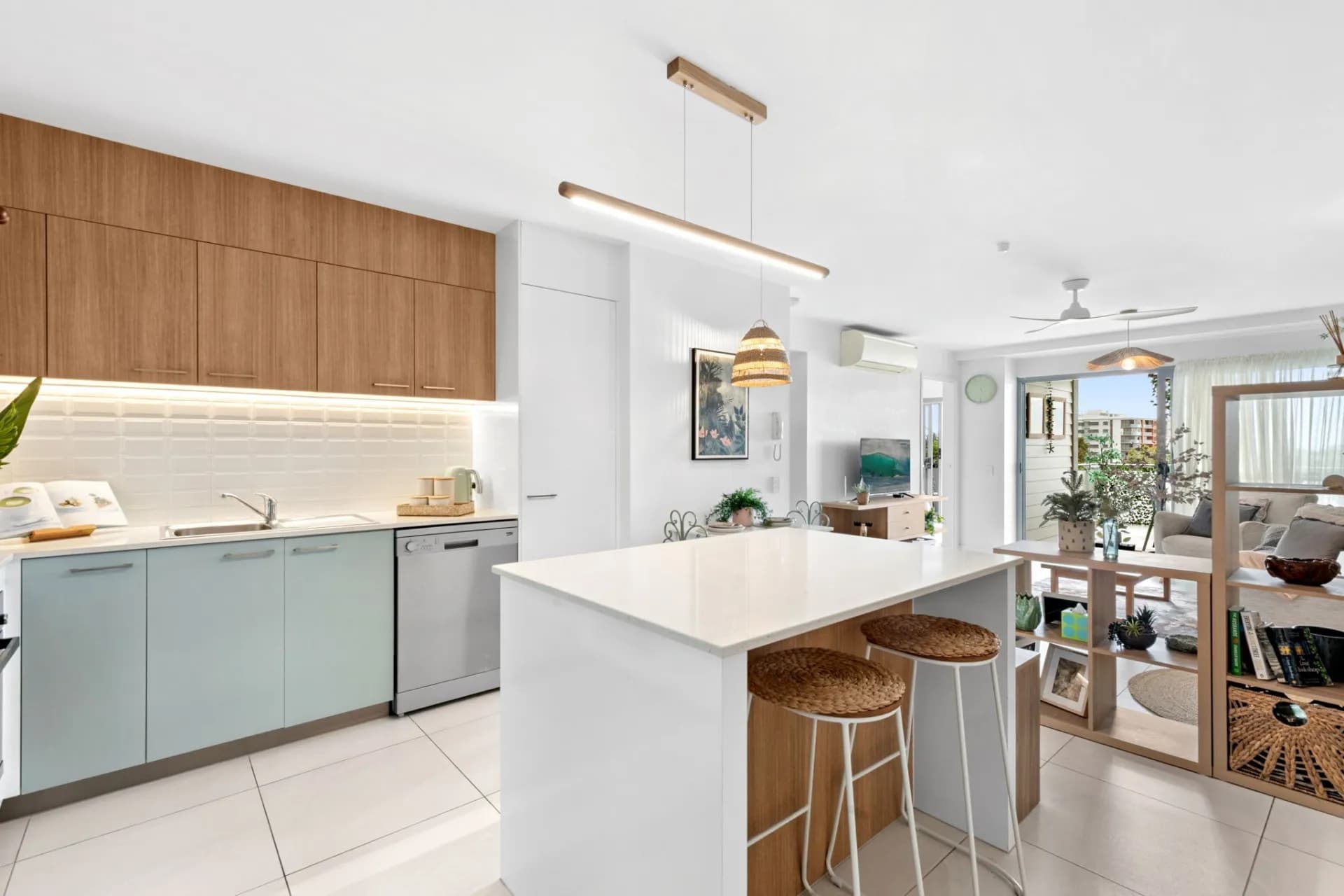 402/4 Maud Street, Maroochydore - Thumbnail 2