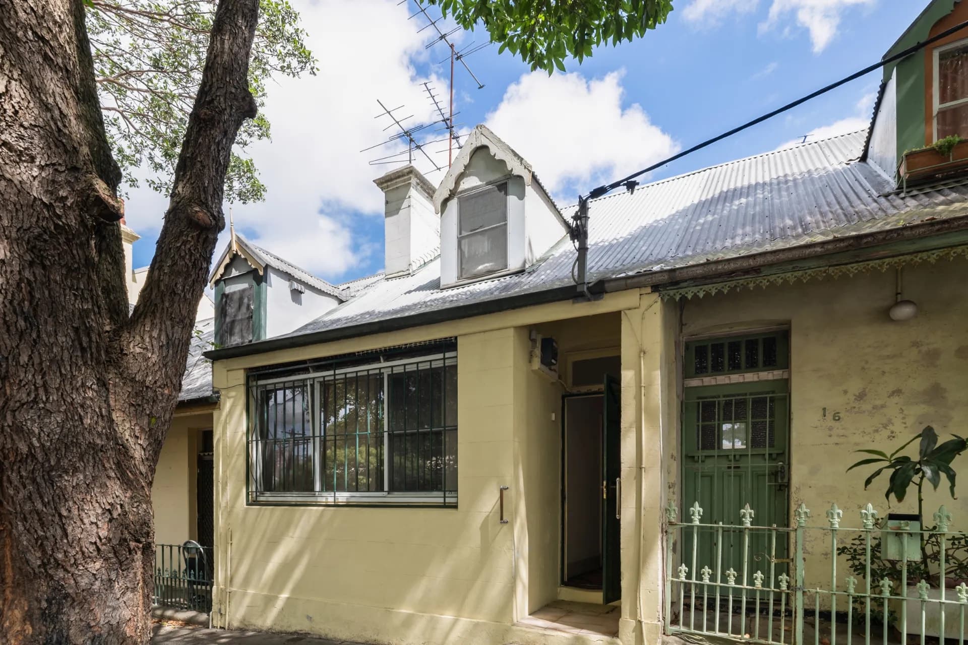 14 Raglan Street, Waterloo - Image 1