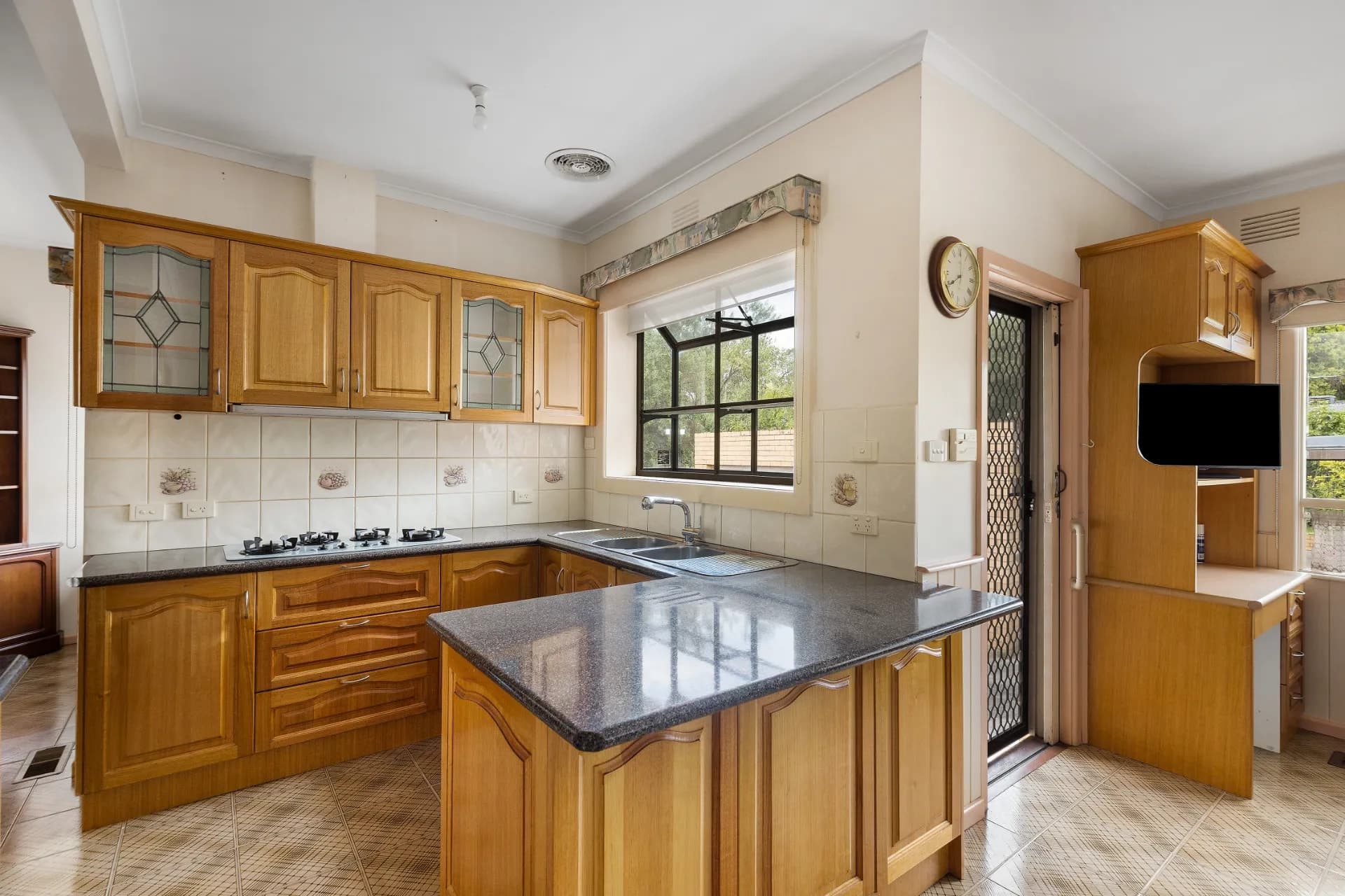 6 Aikman  Crescent, Chadstone - Thumbnail 7
