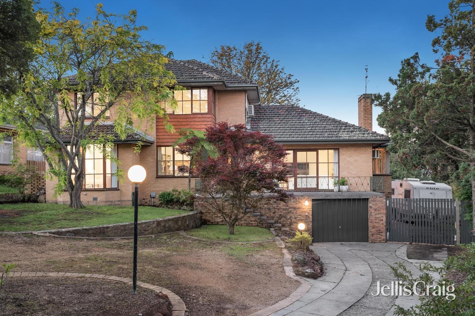 5 Nagara Court, Mount Waverley, Mount Waverley - Thumbnail 2