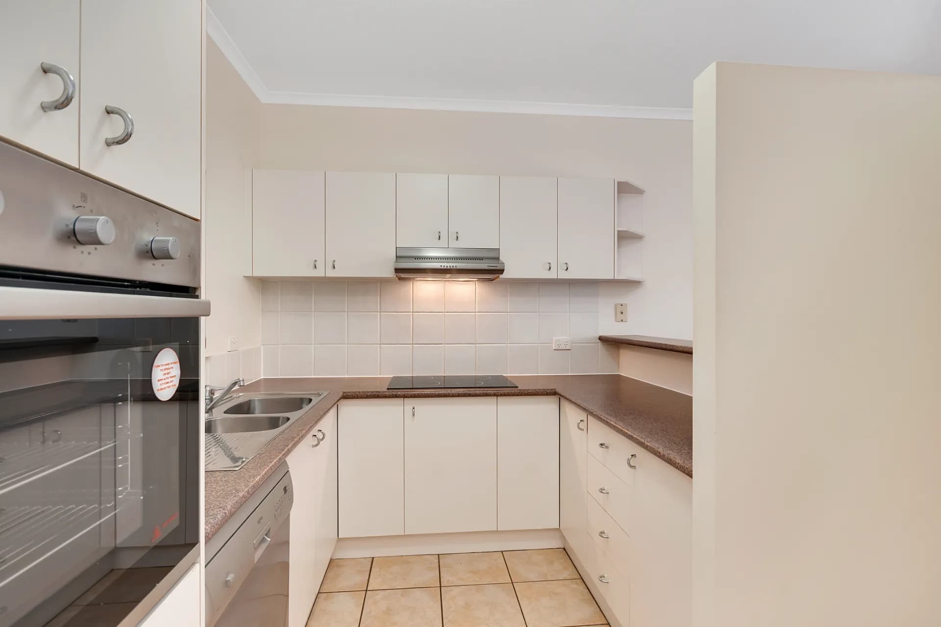 Unit 24/34-40 Lily Street, Cairns North - Thumbnail 2
