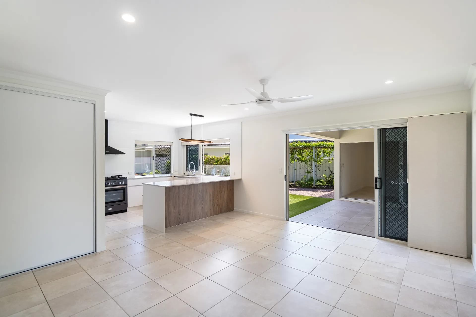 14 Akame Avenue, Caravonica, QLD, Caravonica - Thumbnail 4