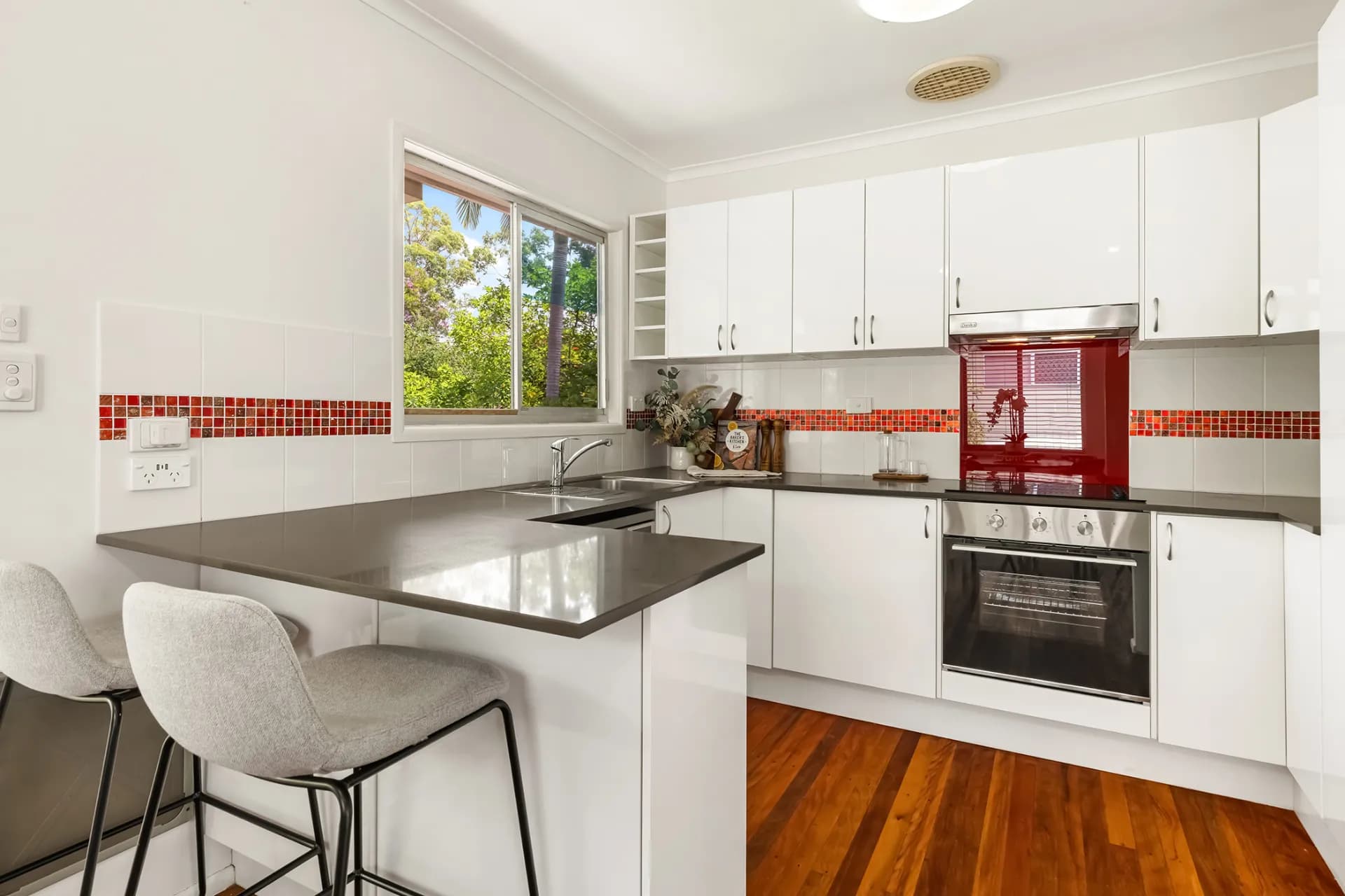 101 Olearia  Street West, Everton Hills - Thumbnail 4