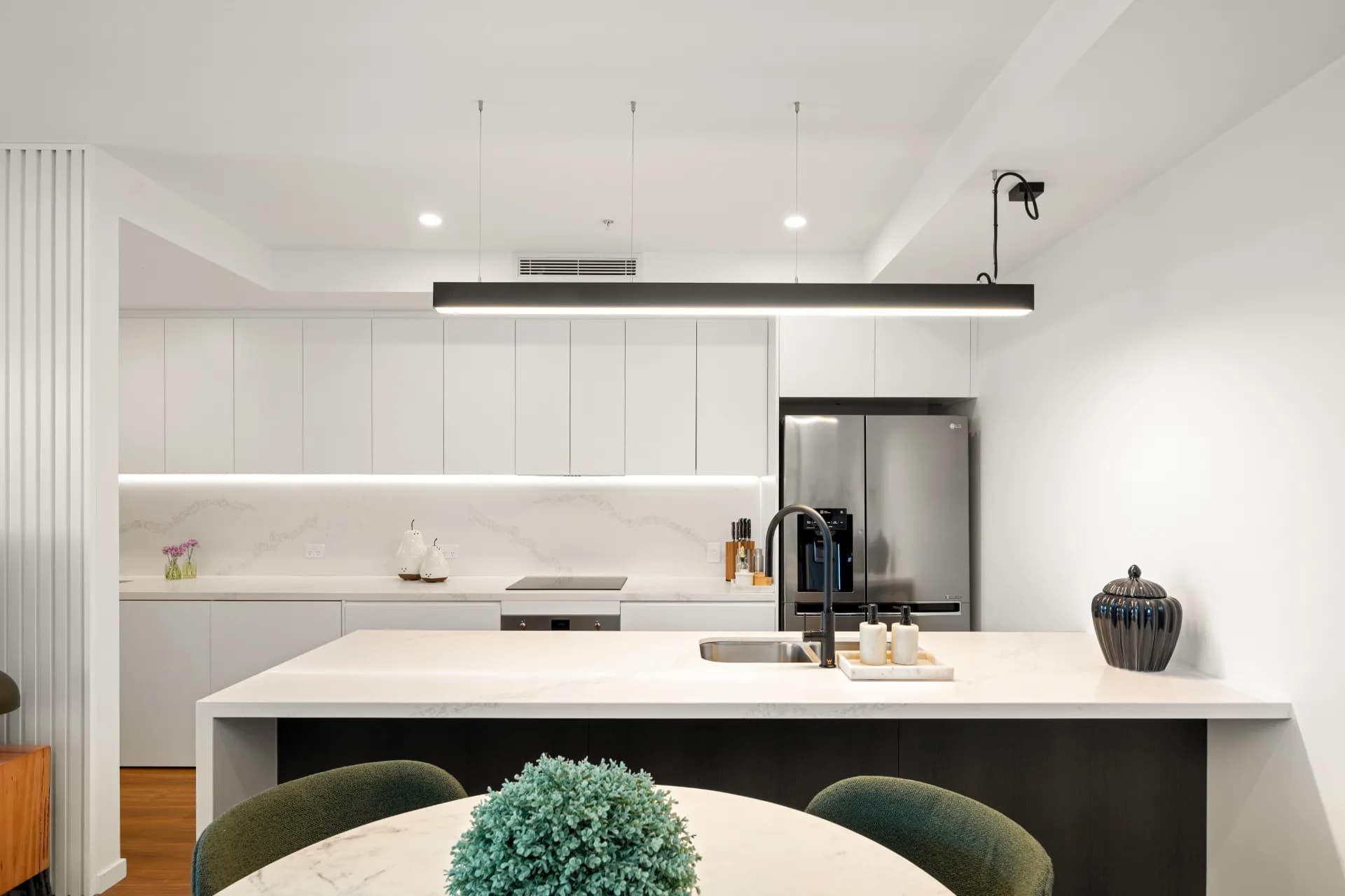 303/52 Mayhew Street, Sherwood - Thumbnail 3
