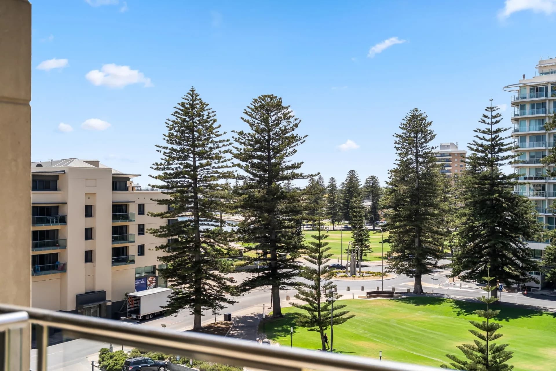 432/16 Holdfast Promenade, Glenelg - Thumbnail 3