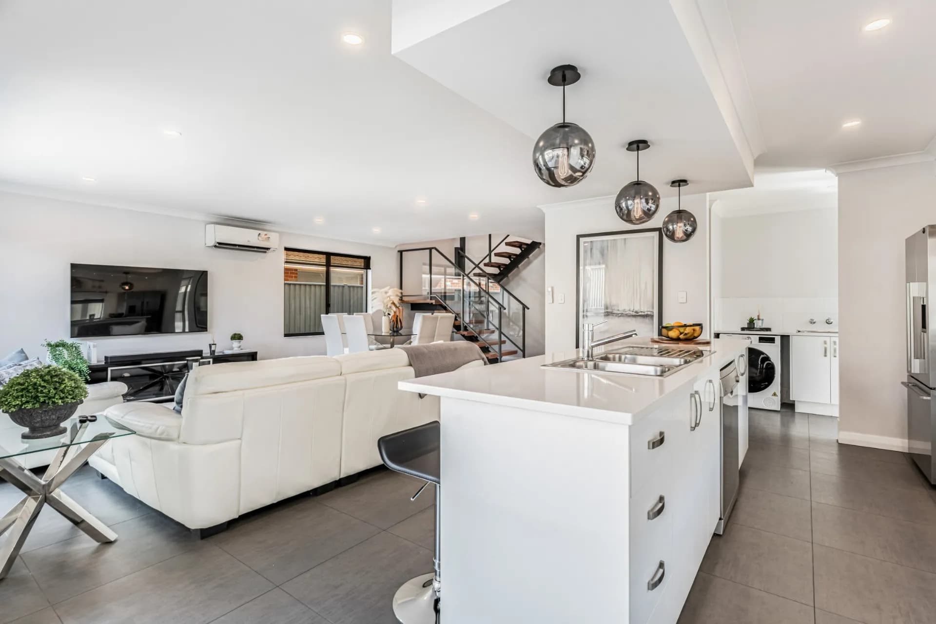 6 Litchfield Circle, Wandi - Thumbnail 2
