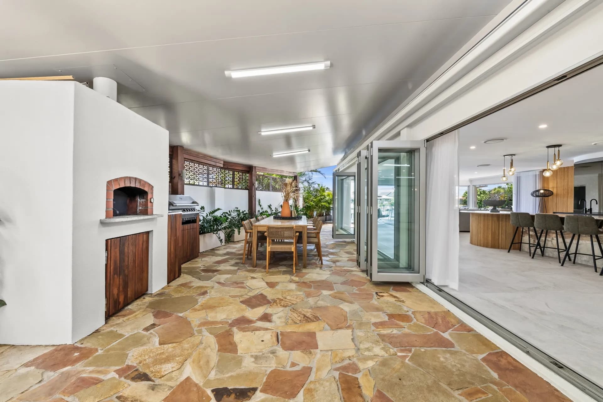 46 Lae Drive, Runaway Bay - Thumbnail 2