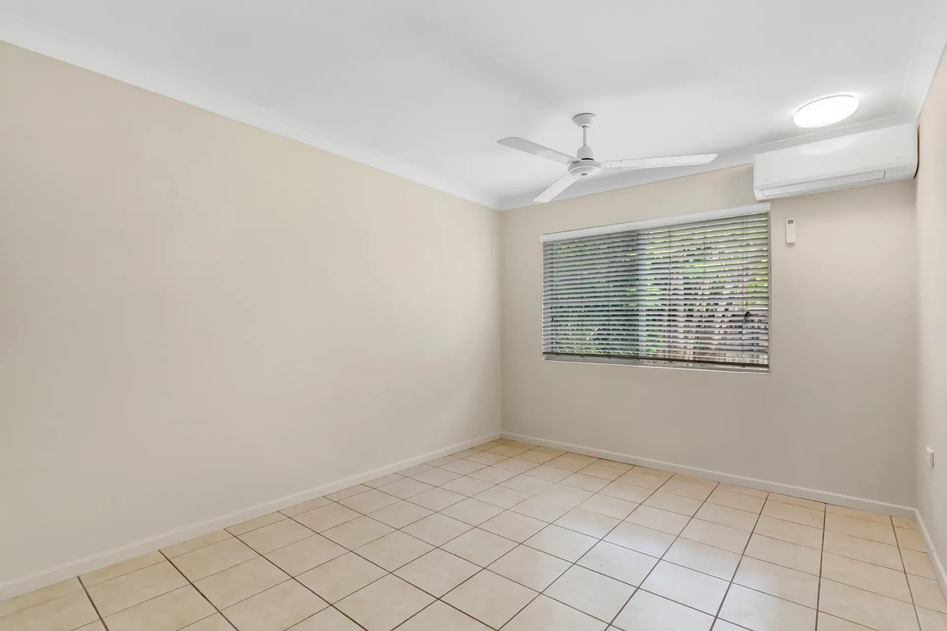 1 Jaye Street, Edge Hill - Thumbnail 7