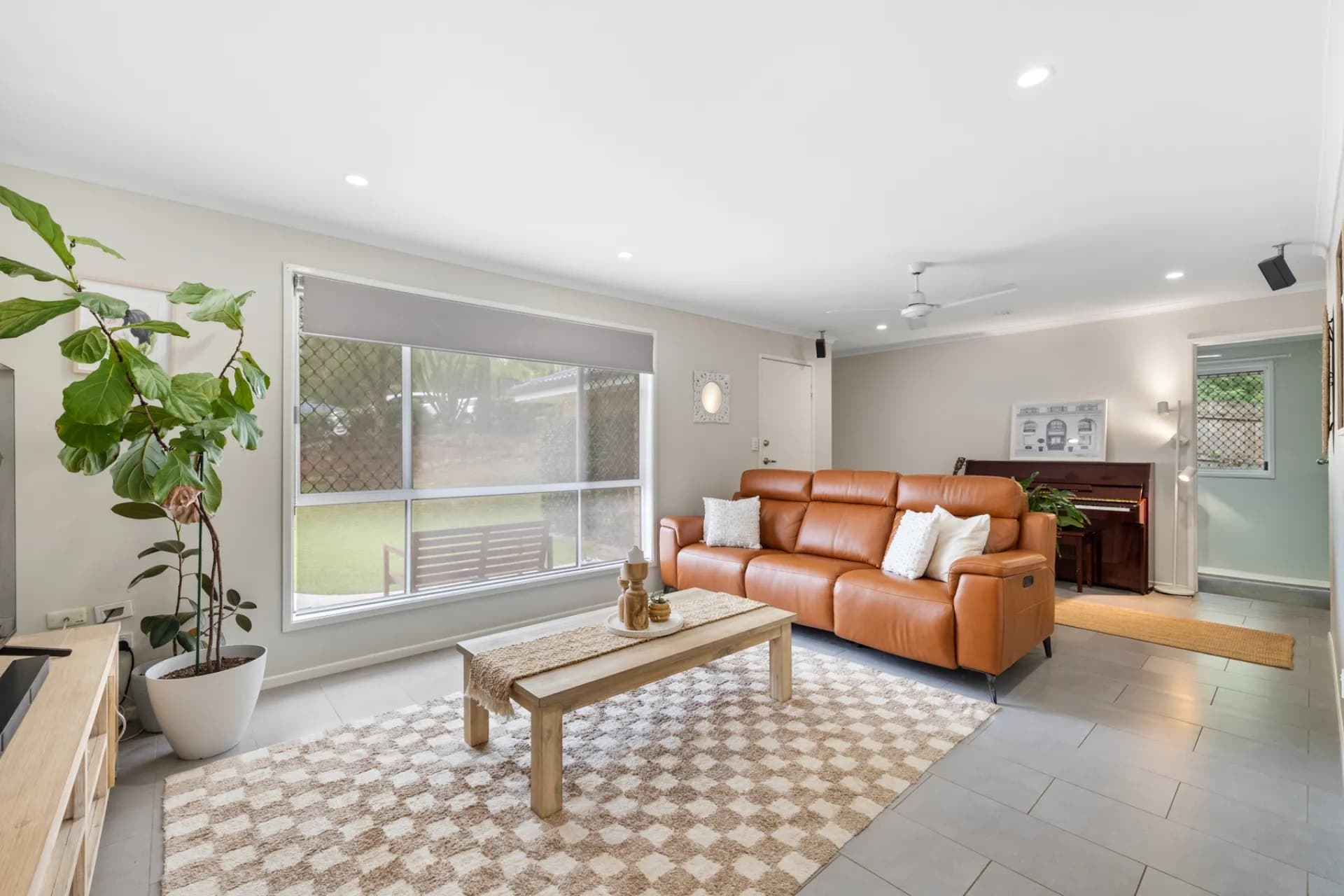 23 Sherwood Crescent, Daisy Hill - Thumbnail 2