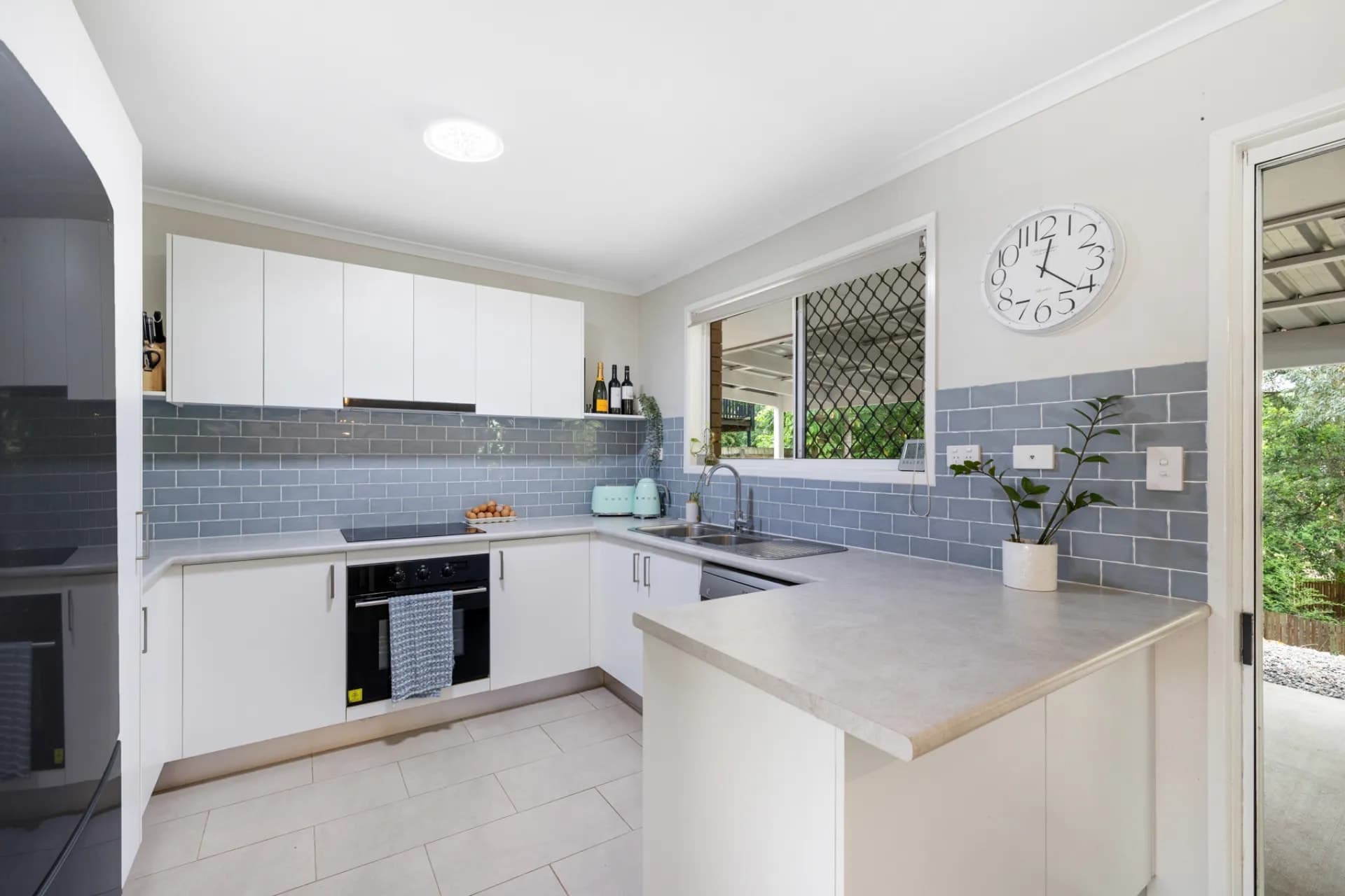 23 Sherwood Crescent, Daisy Hill - Thumbnail 6