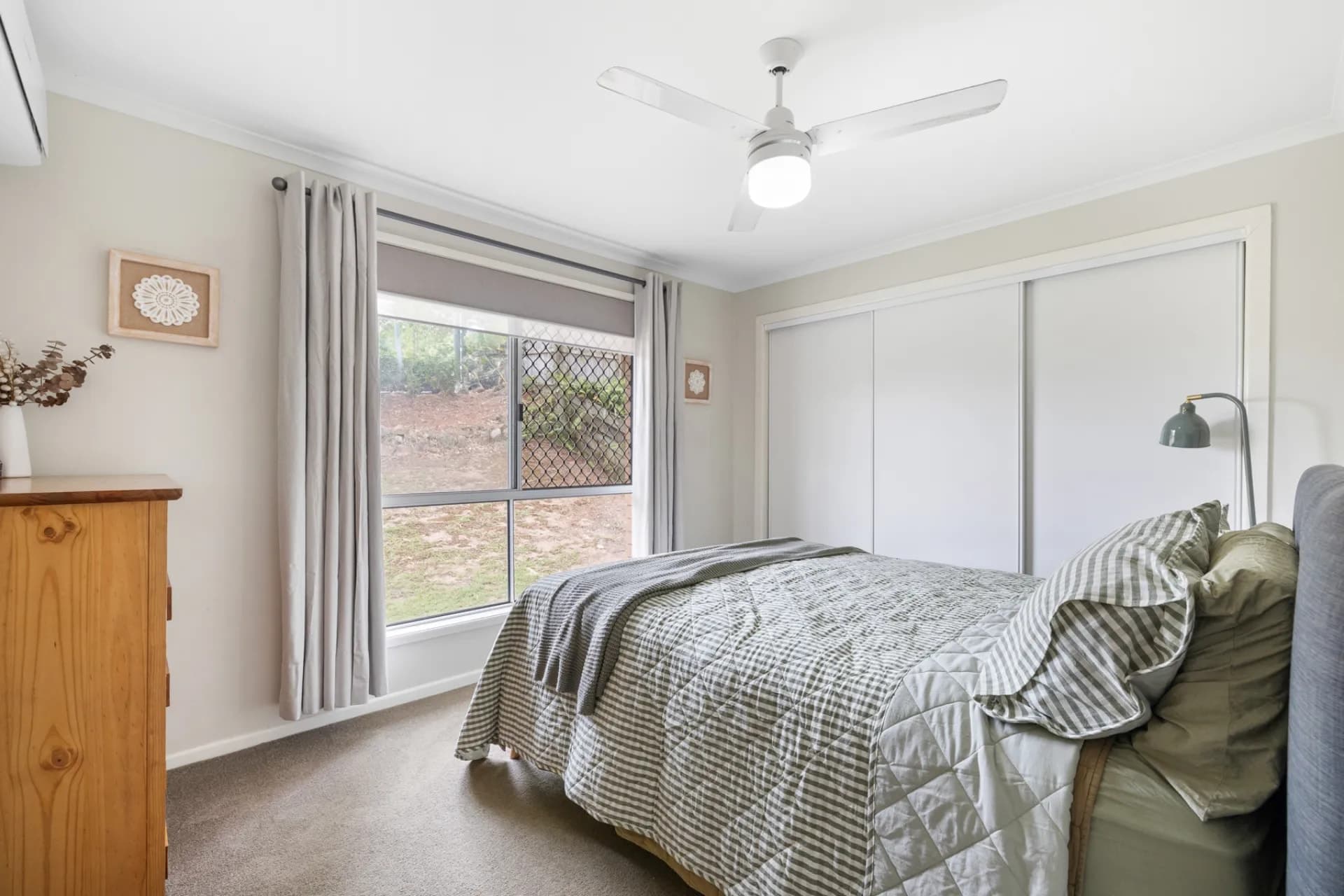 23 Sherwood Crescent, Daisy Hill - Thumbnail 7