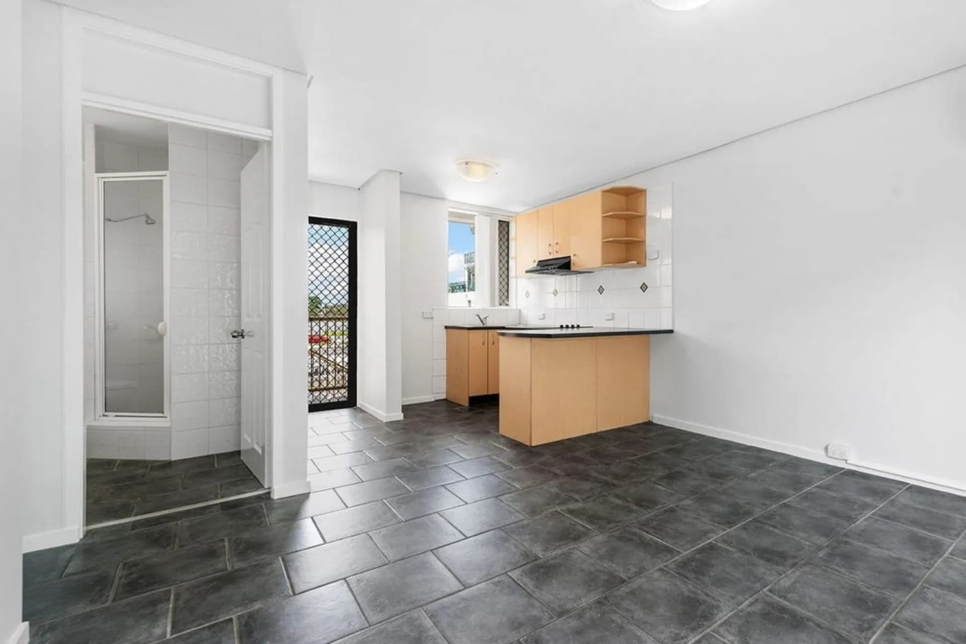 16/256 Kingsford Smith Drive, Hamilton - Thumbnail 3