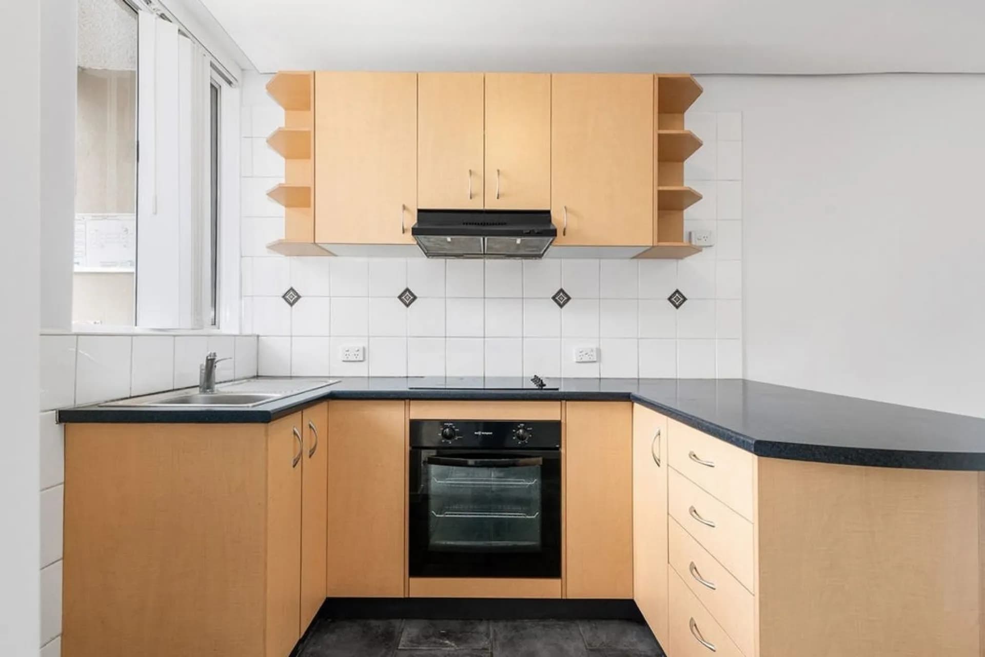 16/256 Kingsford Smith Drive, Hamilton - Thumbnail 4