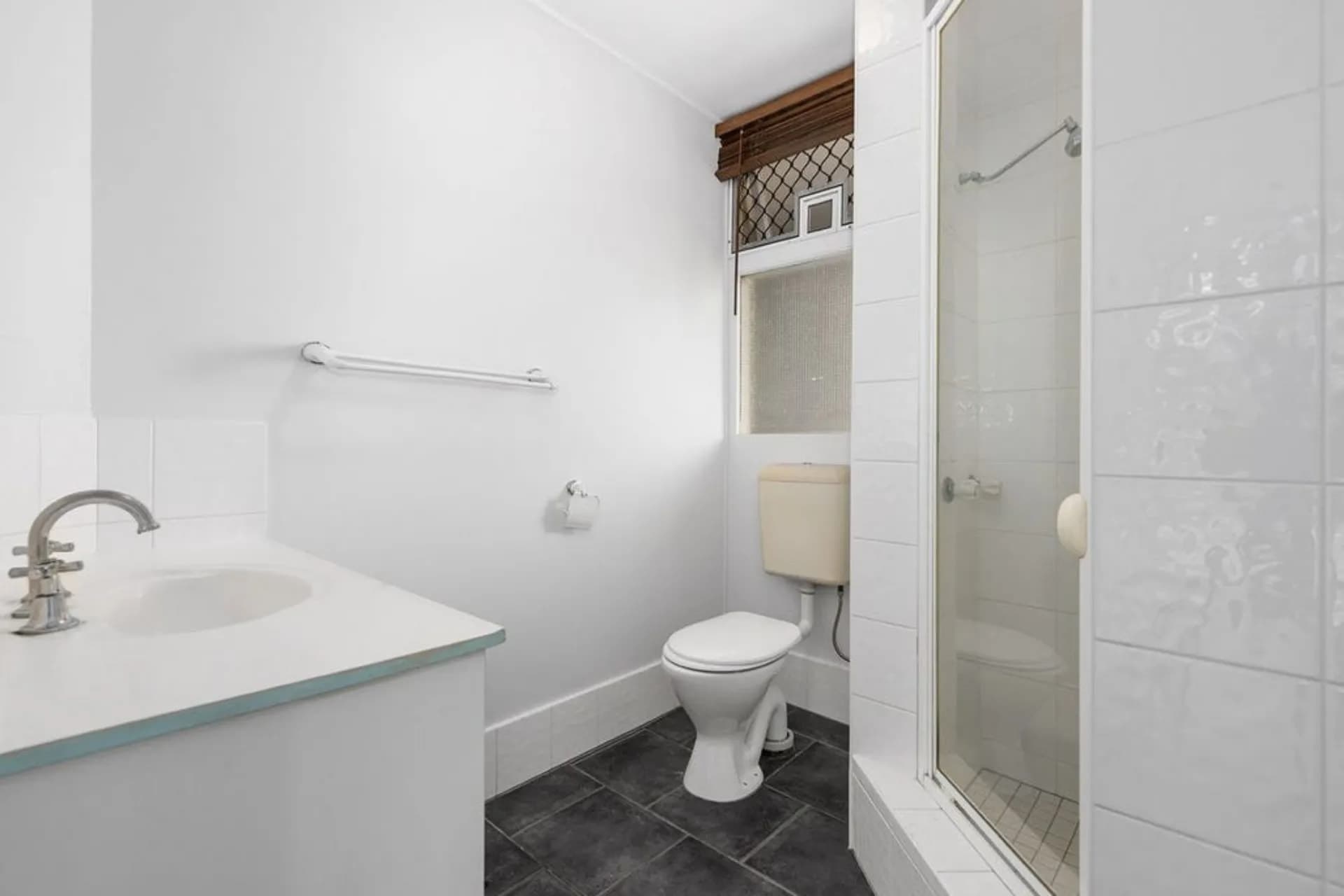 16/256 Kingsford Smith Drive, Hamilton - Thumbnail 6