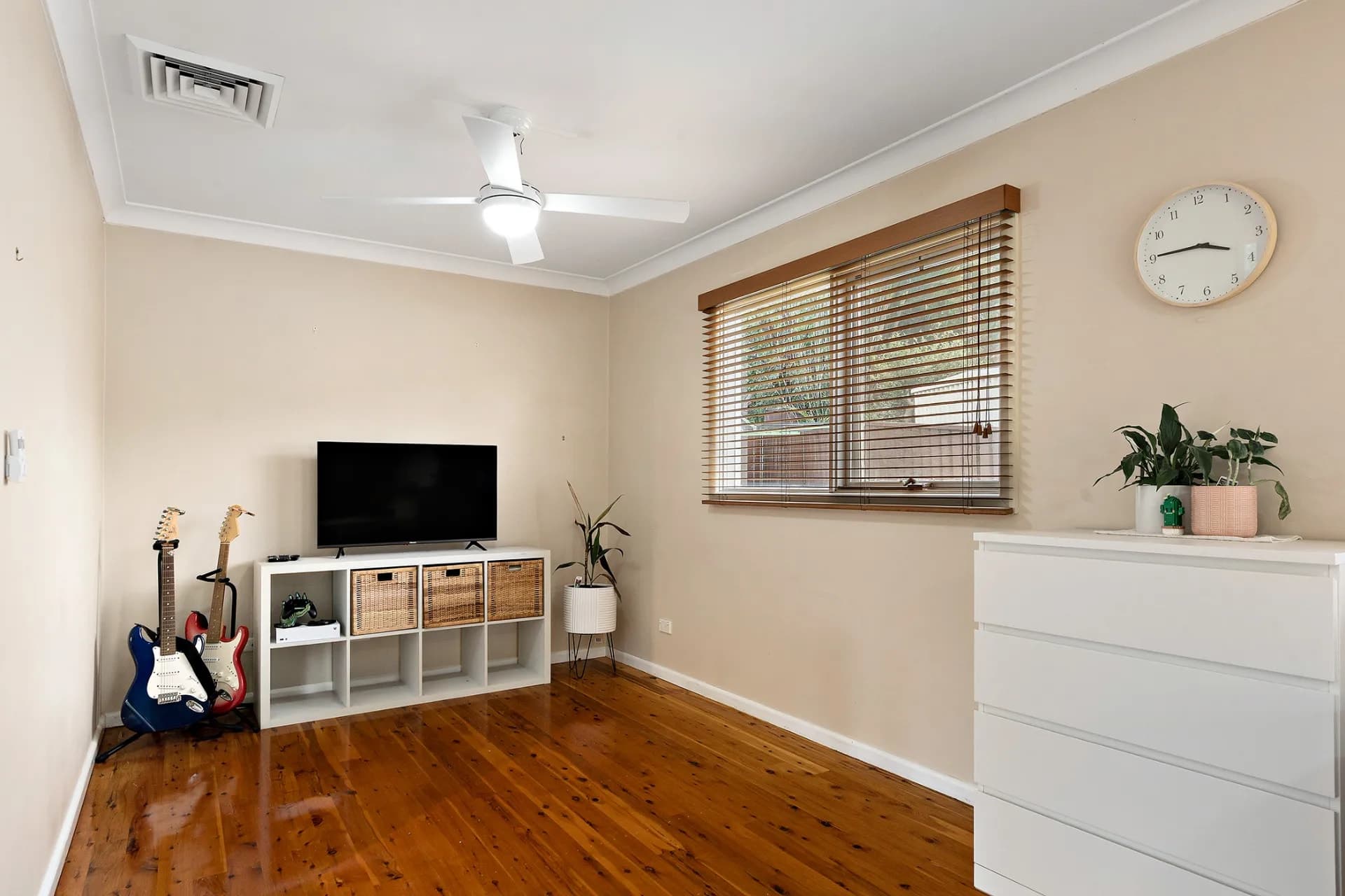 1 McEwan Avenue, Winston Hills - Thumbnail 3