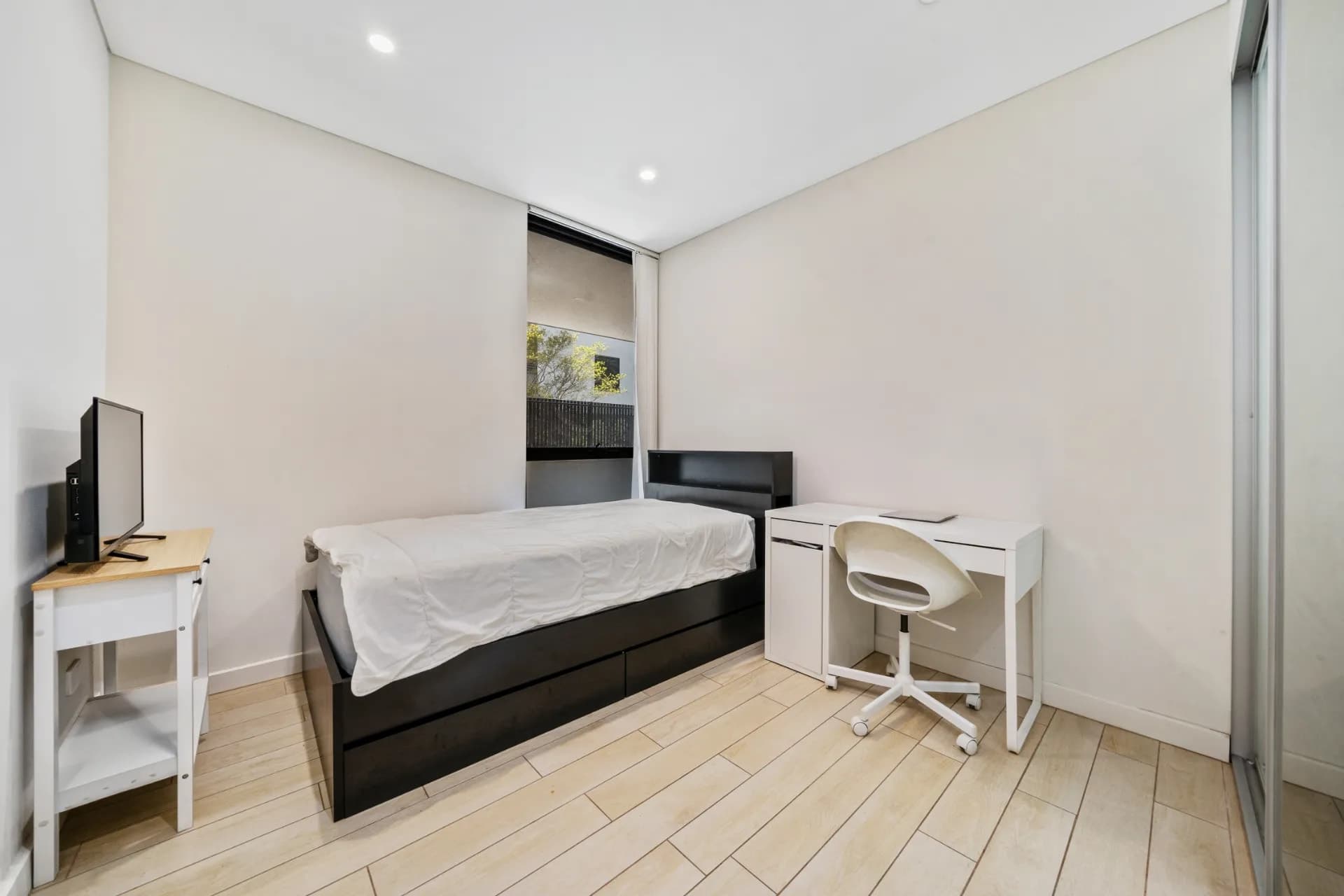 AG04/37-39 Loftus Crescent, Homebush - Thumbnail 6
