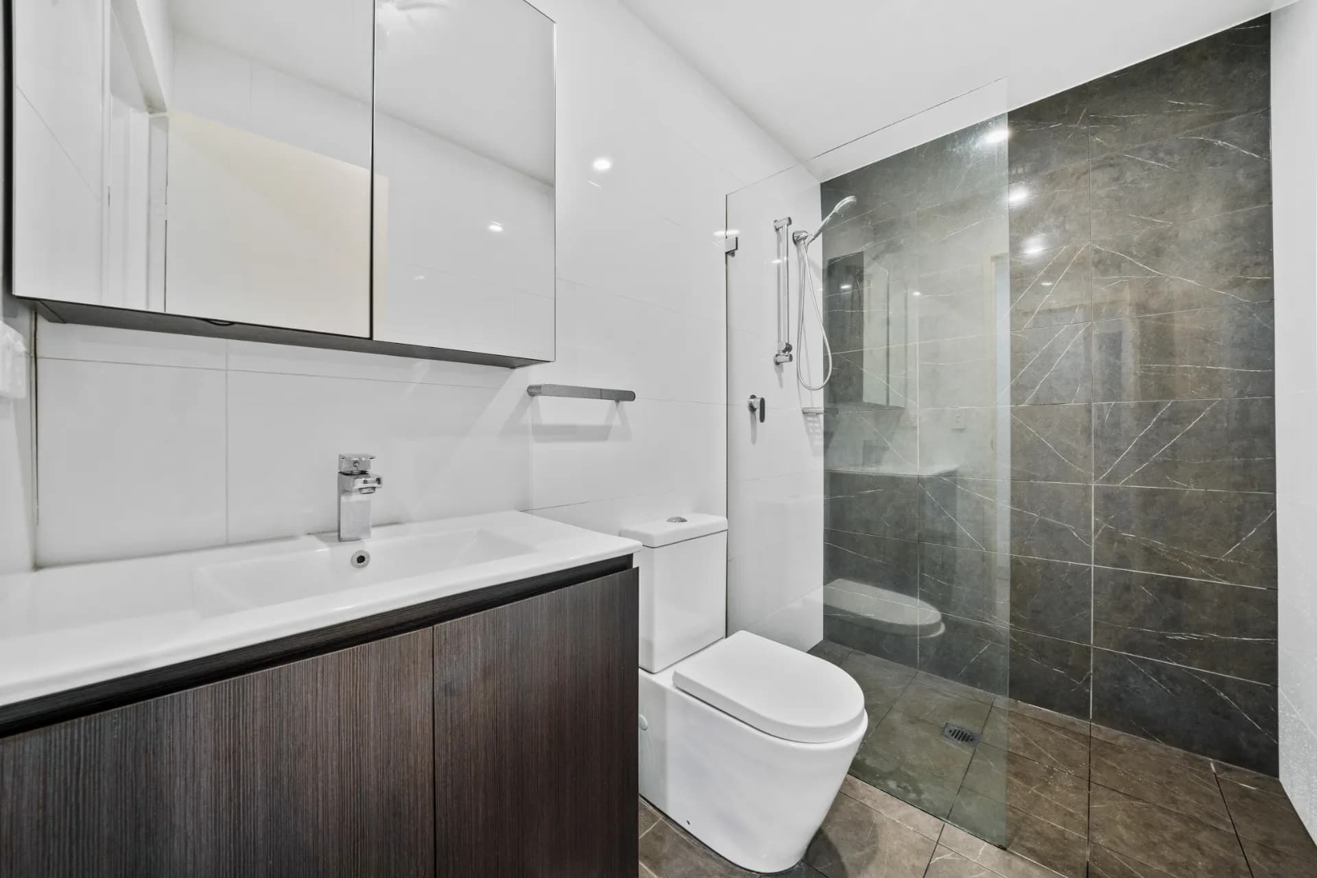 AG04/37-39 Loftus Crescent, Homebush - Thumbnail 7