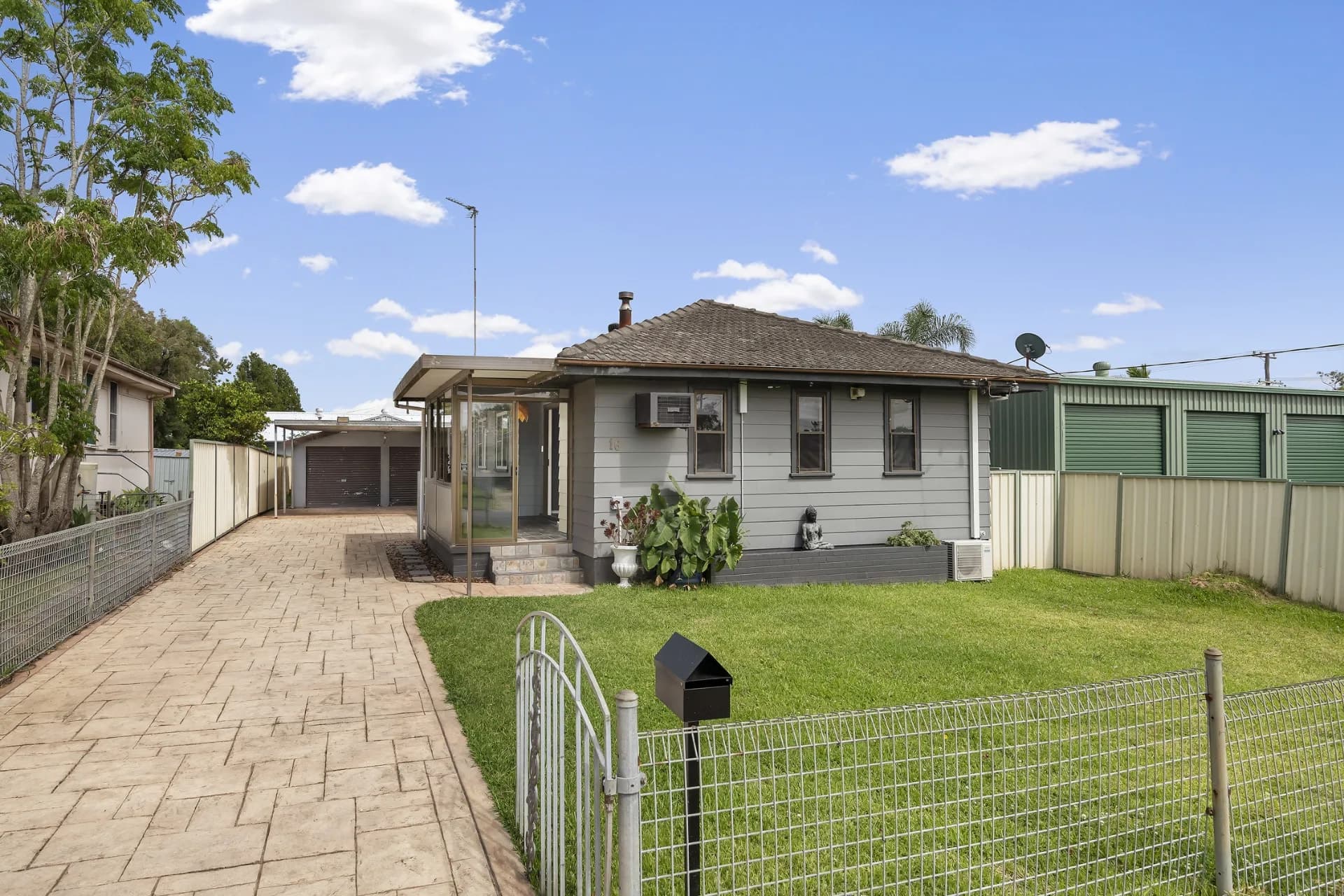 16 Kirkton Crescent, Woodberry - Image 1