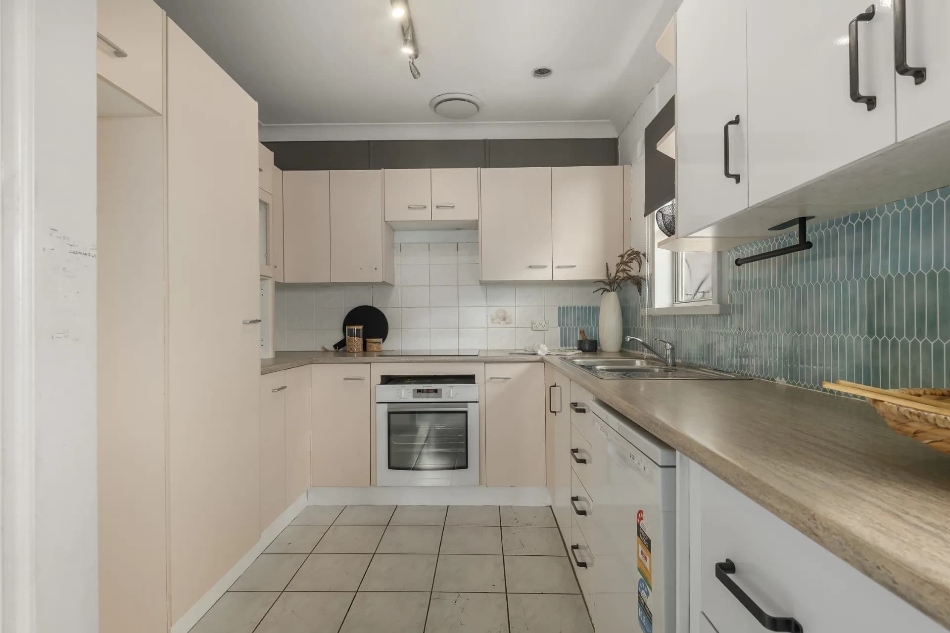 16 Kirkton Crescent, Woodberry - Thumbnail 3