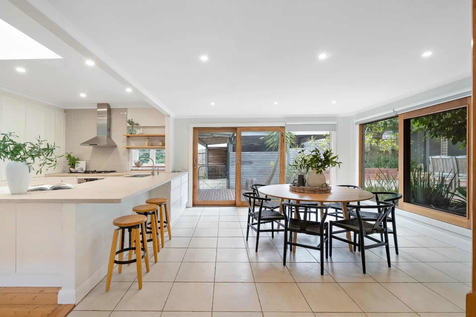 6 Birdwood Avenue, Mornington, VIC, Mornington - Thumbnail 4