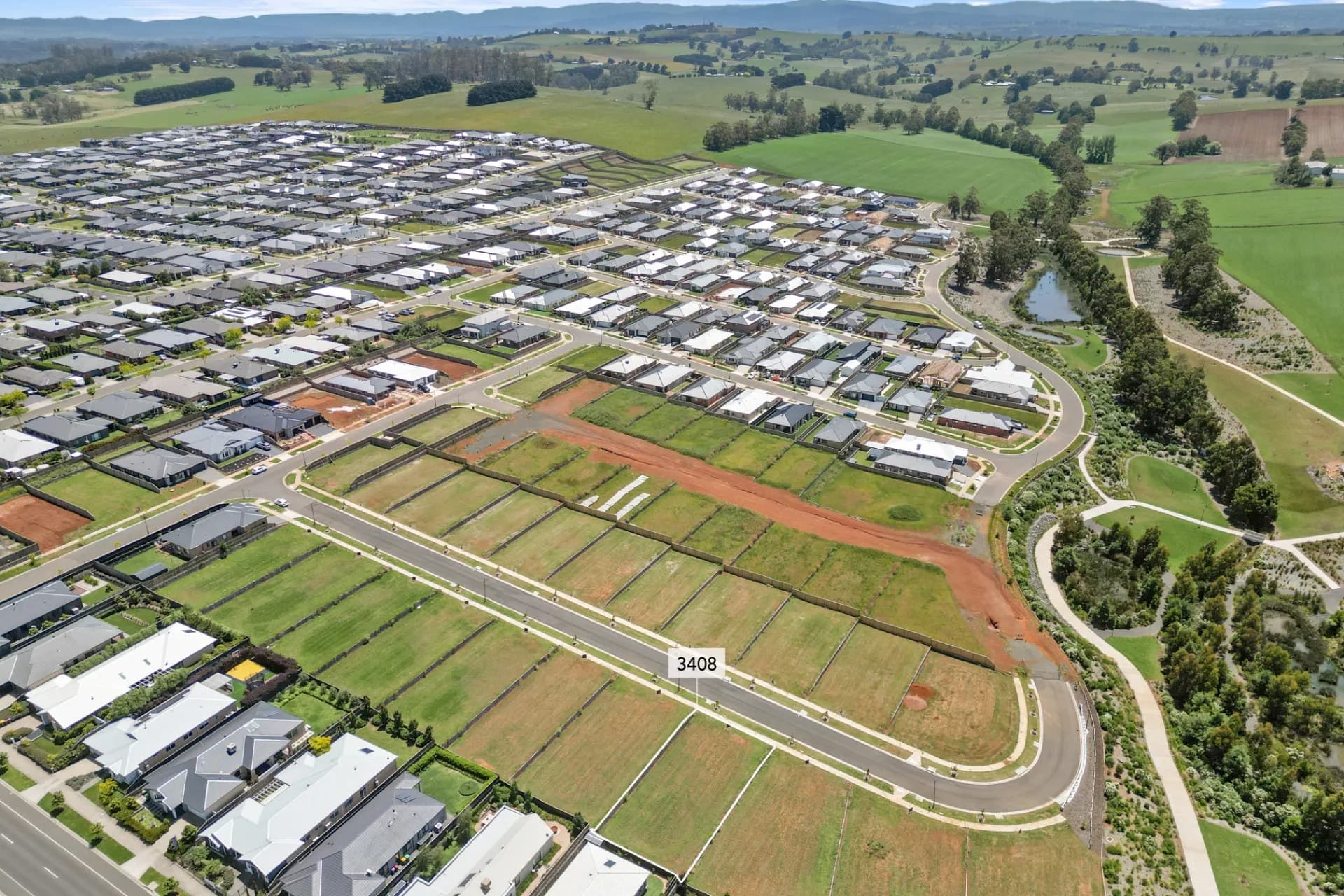 18 Regent  Avenue, Warragul, VIC, Warragul - Thumbnail 2