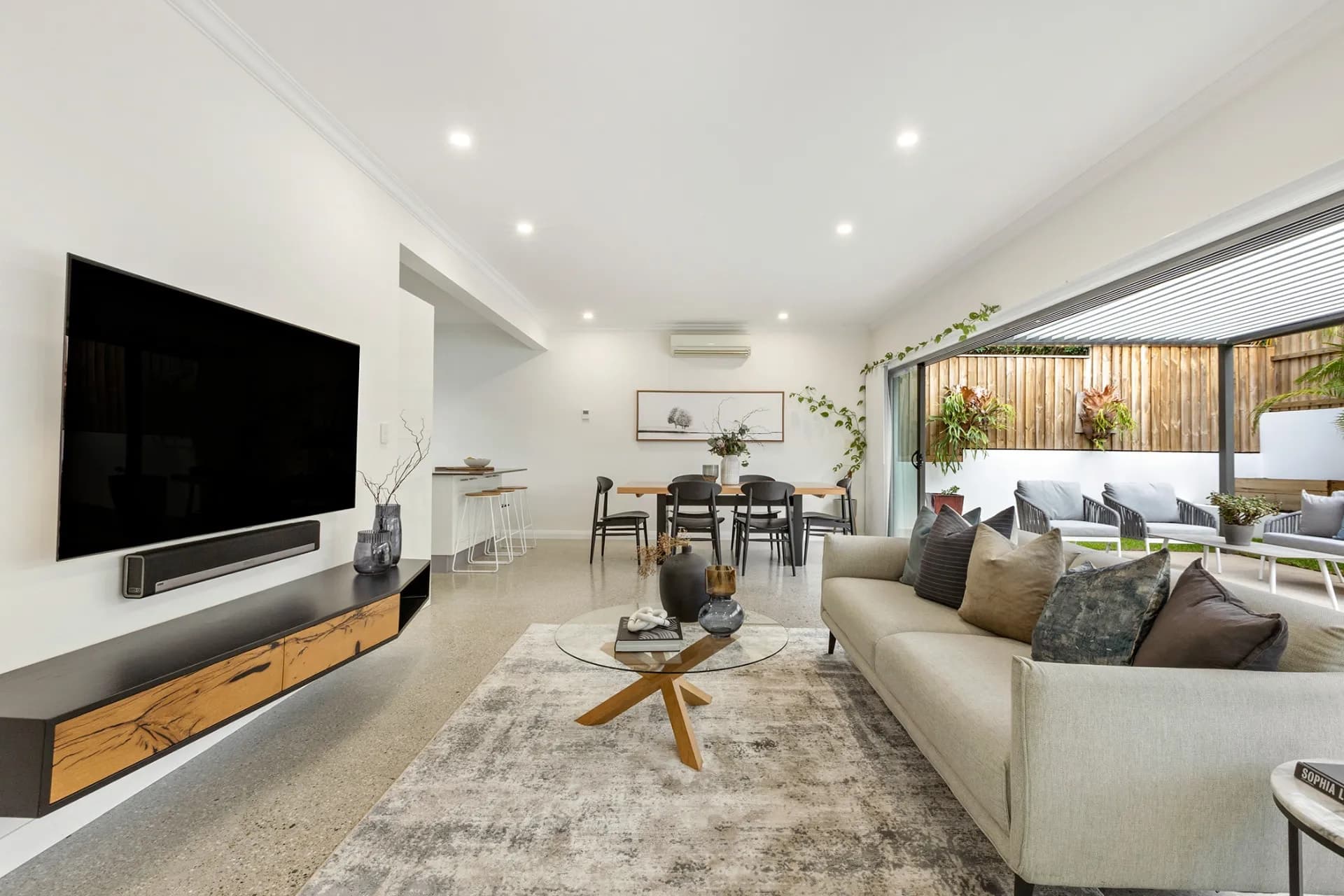 16 Northwood Place, Dundas Valley - Thumbnail 2