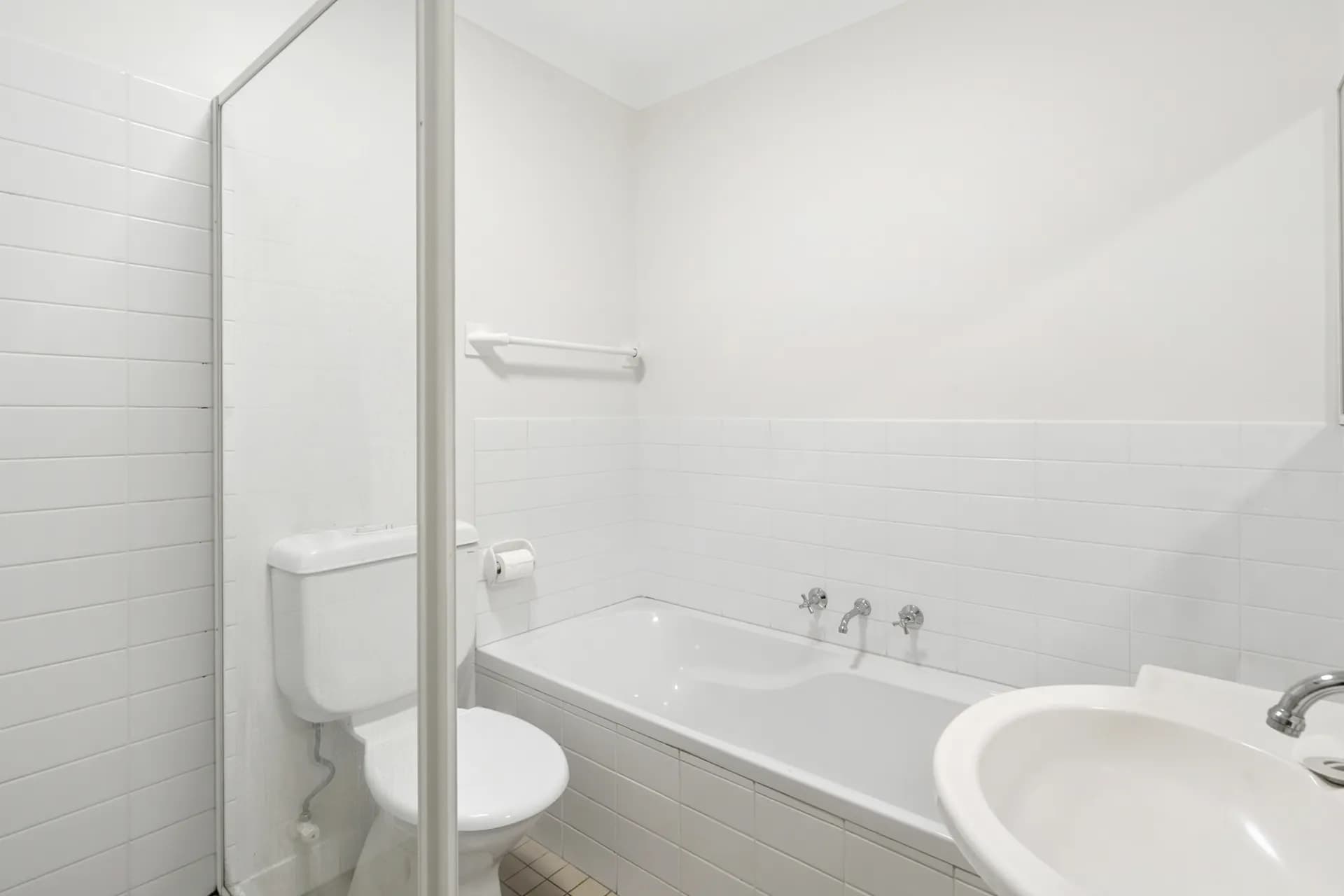 10/4-8 Seaview Avenue, Newport - Thumbnail 7