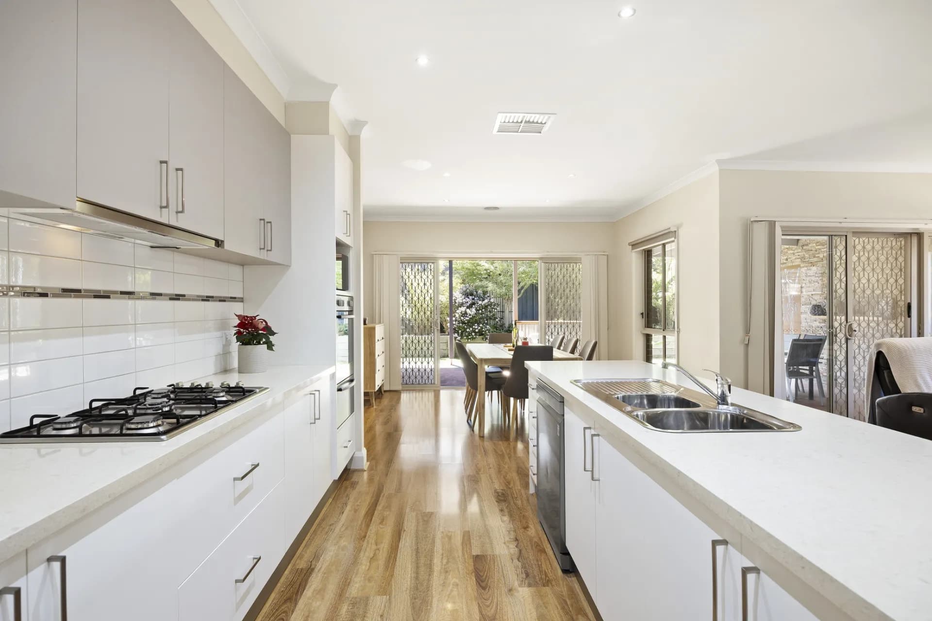 56 Manooka Road, Brookfield - Thumbnail 4