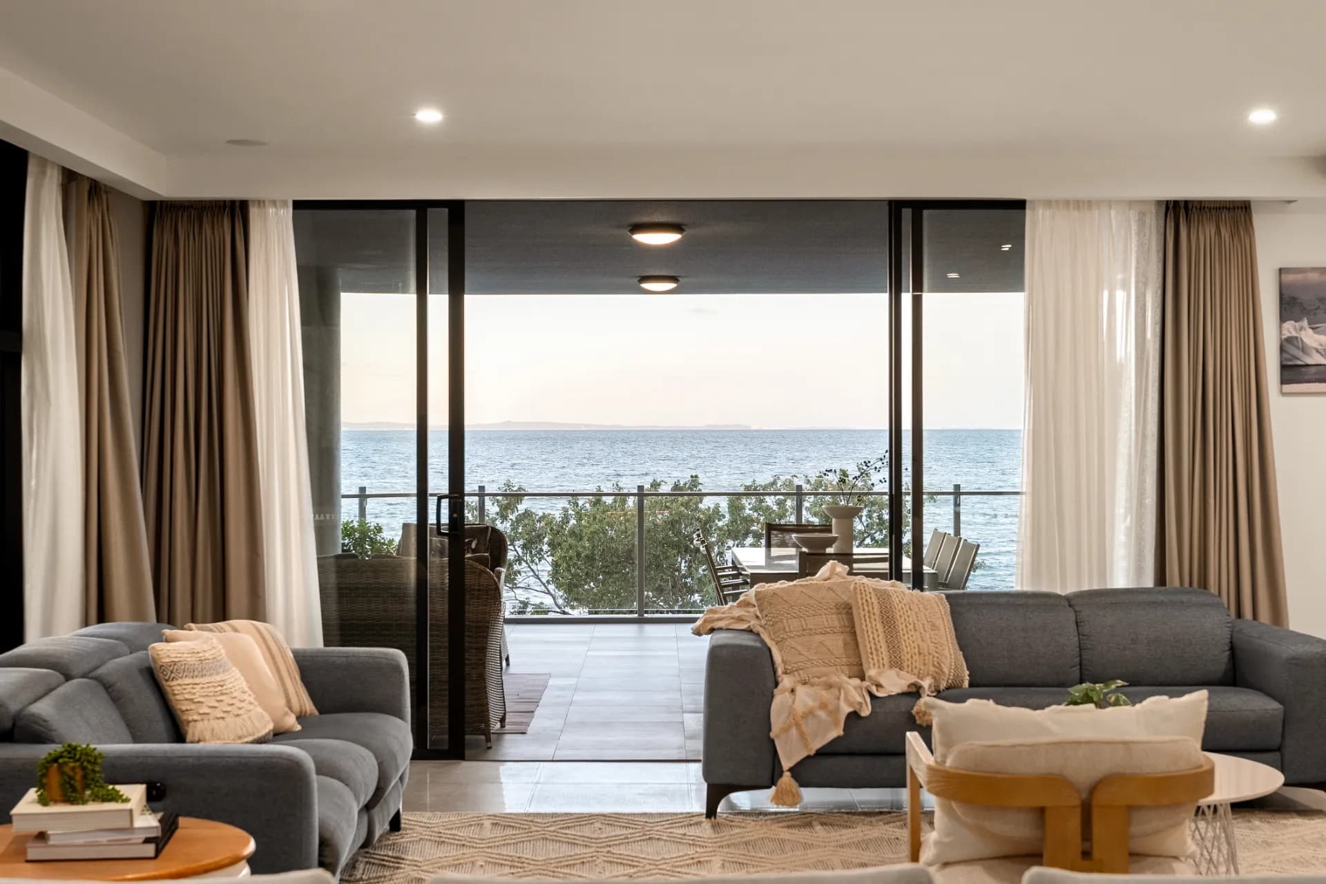 3/30 Prince Edward Parade, Redcliffe - Thumbnail 2