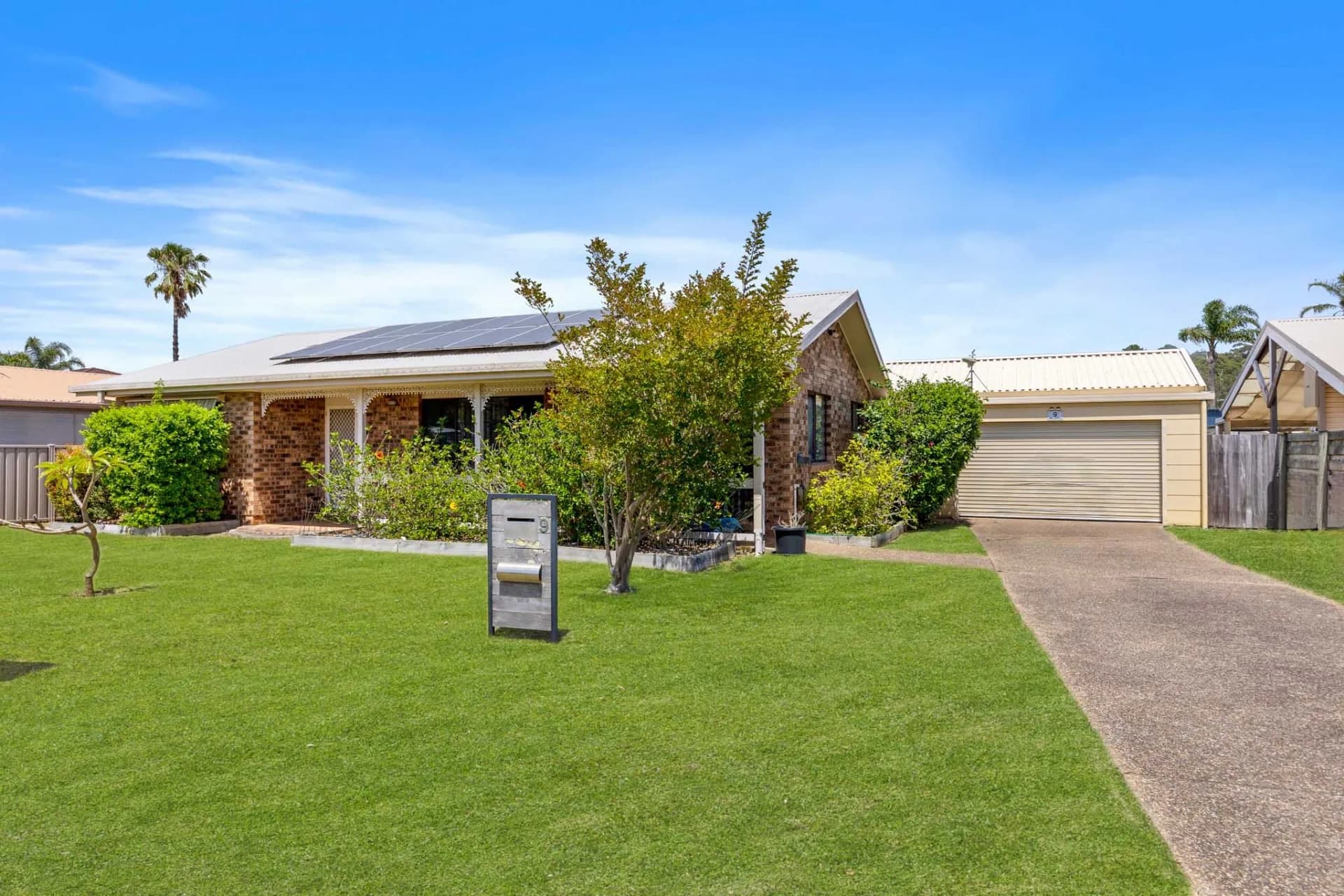 9 Blue Gum Parade, Maloneys Beach - Image 1