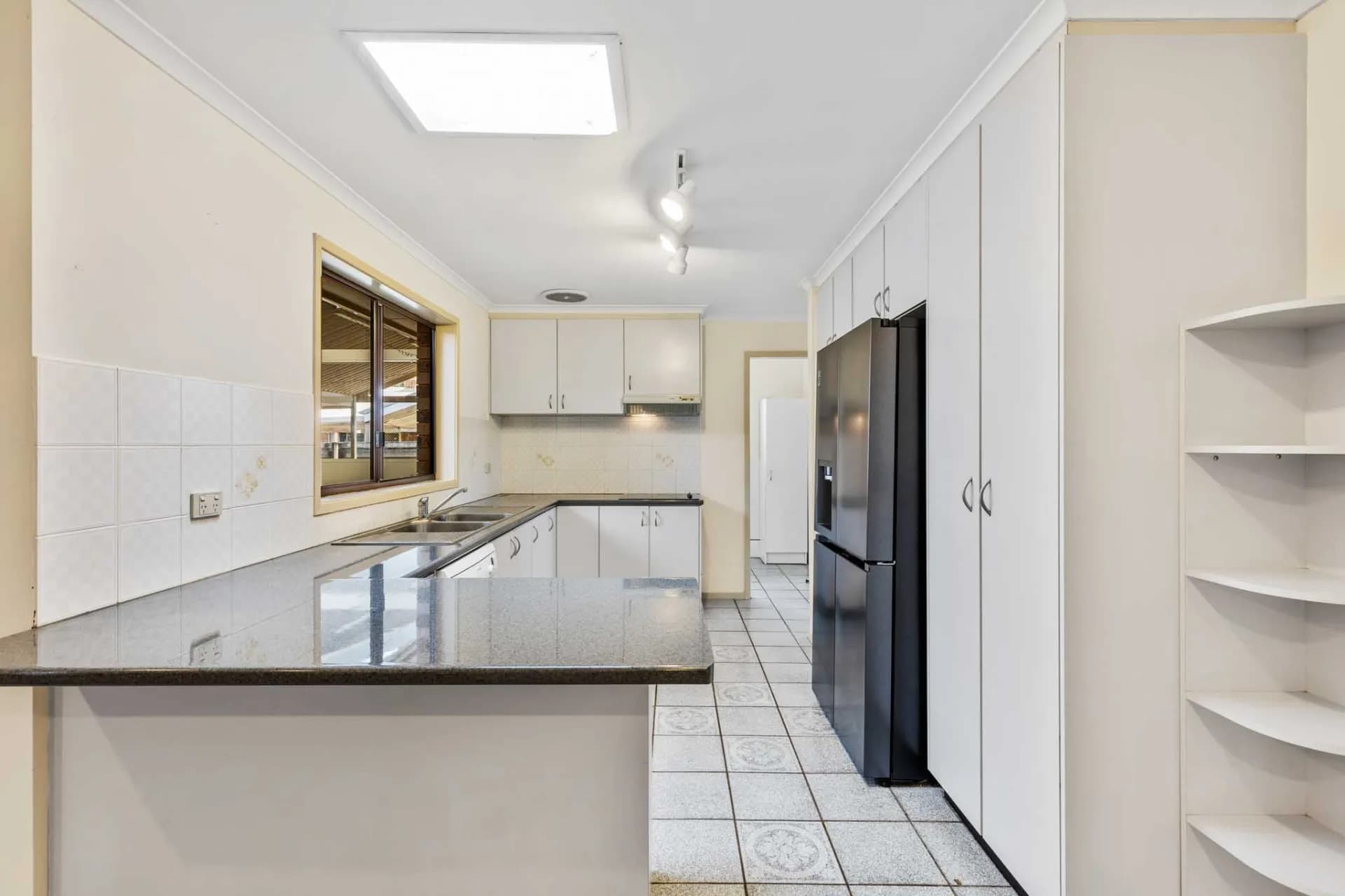 9 Blue Gum Parade, Maloneys Beach - Thumbnail 5