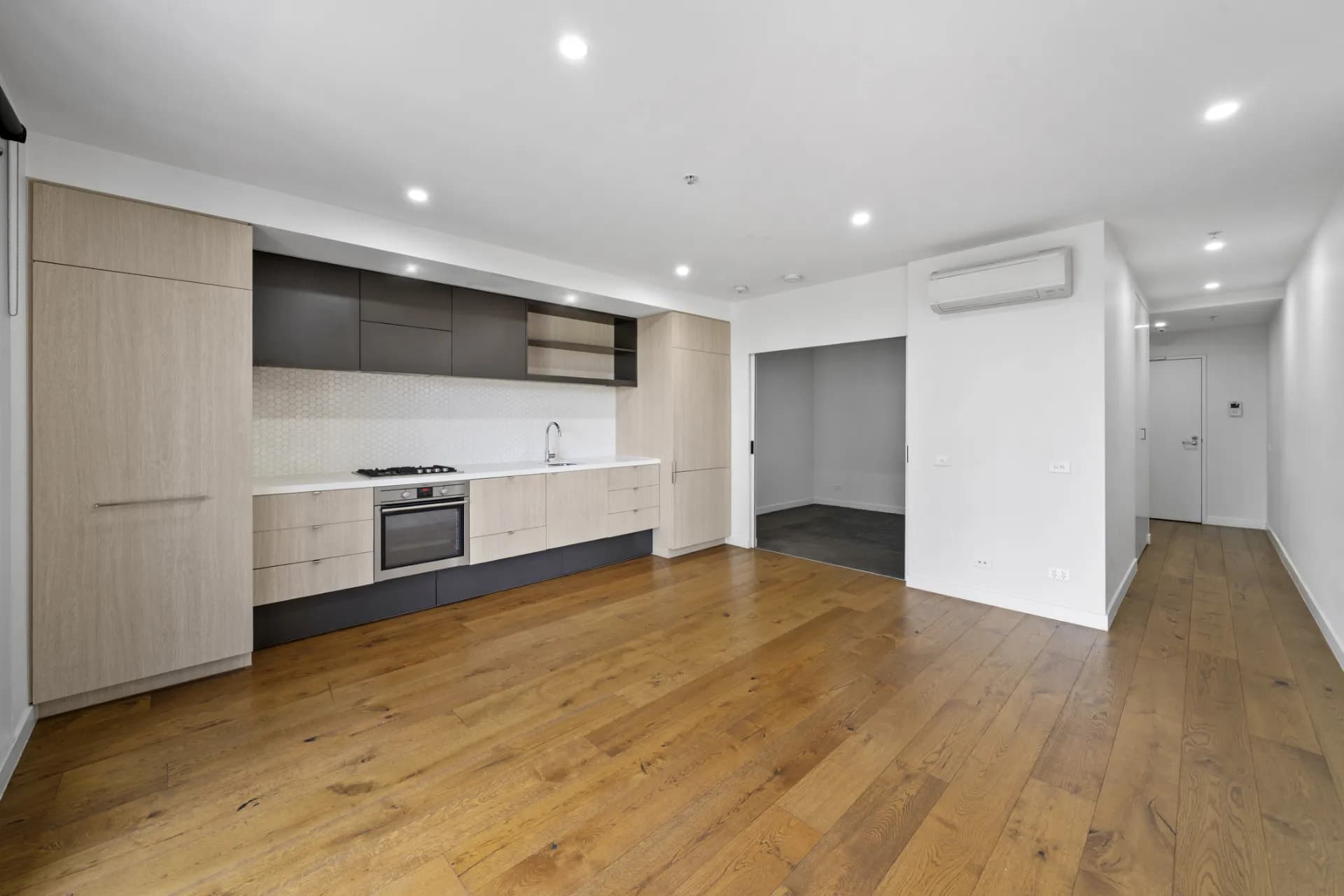 209/14-16 Anderson Street, West Melbourne - Thumbnail 2