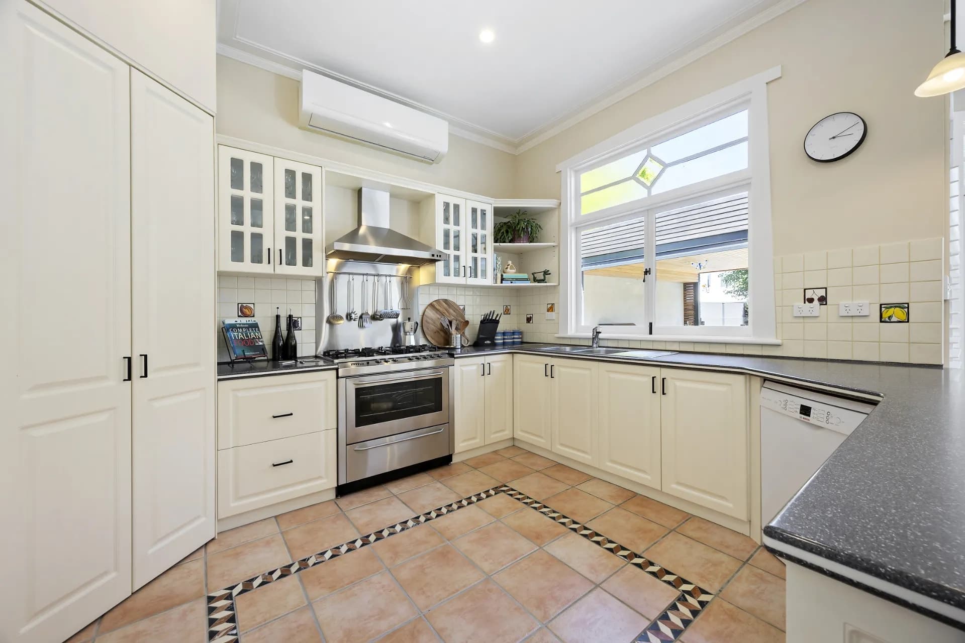 72 Mills Street, Hampton - Thumbnail 4
