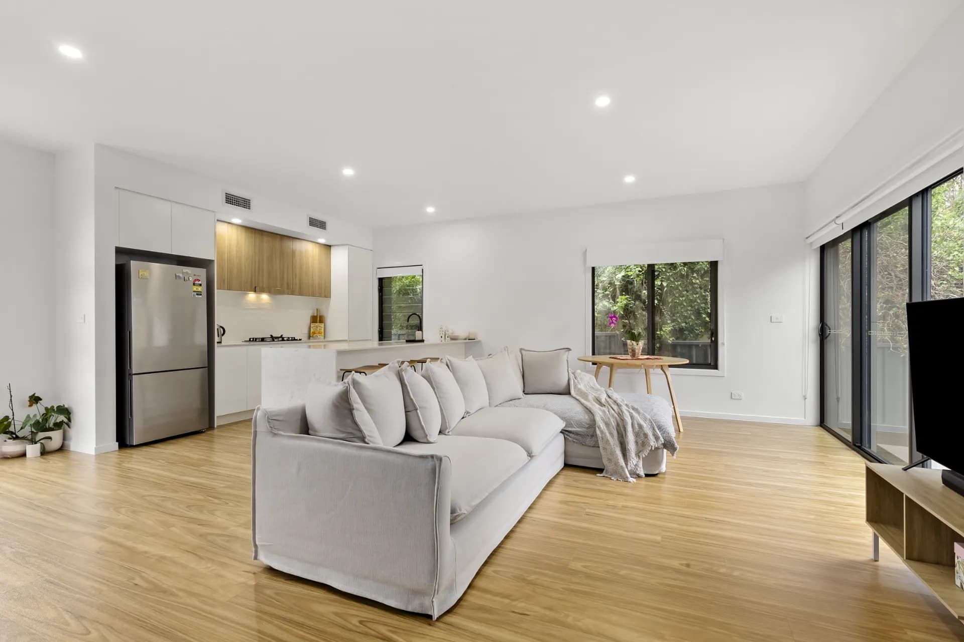 1/424 Glebe Road, Hamilton South - Image 1