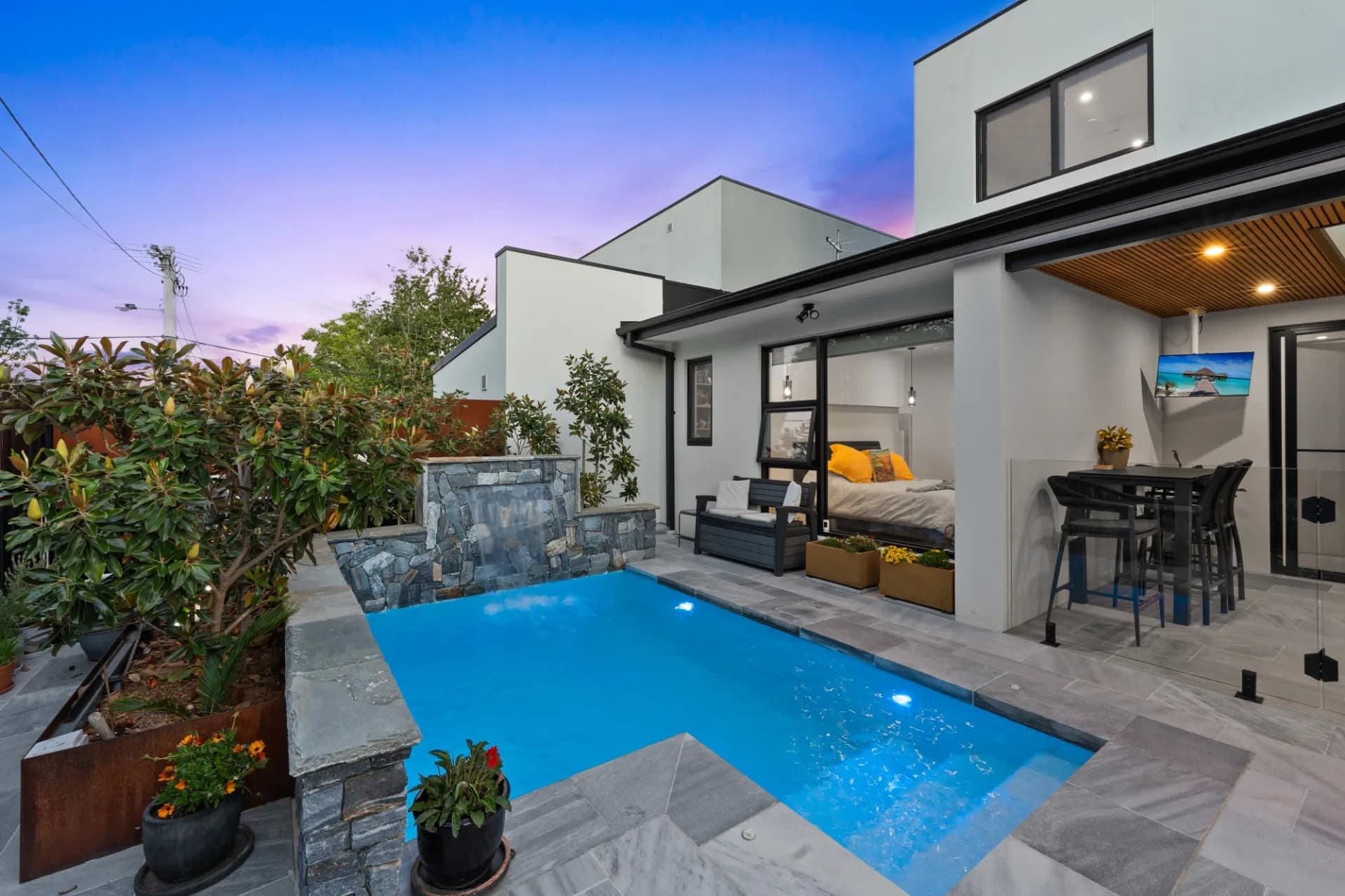 2/11 Landsborough Street, Griffith - Image 1