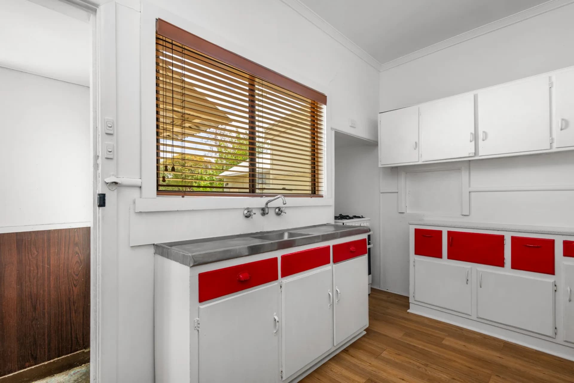 16 Myrtle Avenue, Newcomb - Thumbnail 4