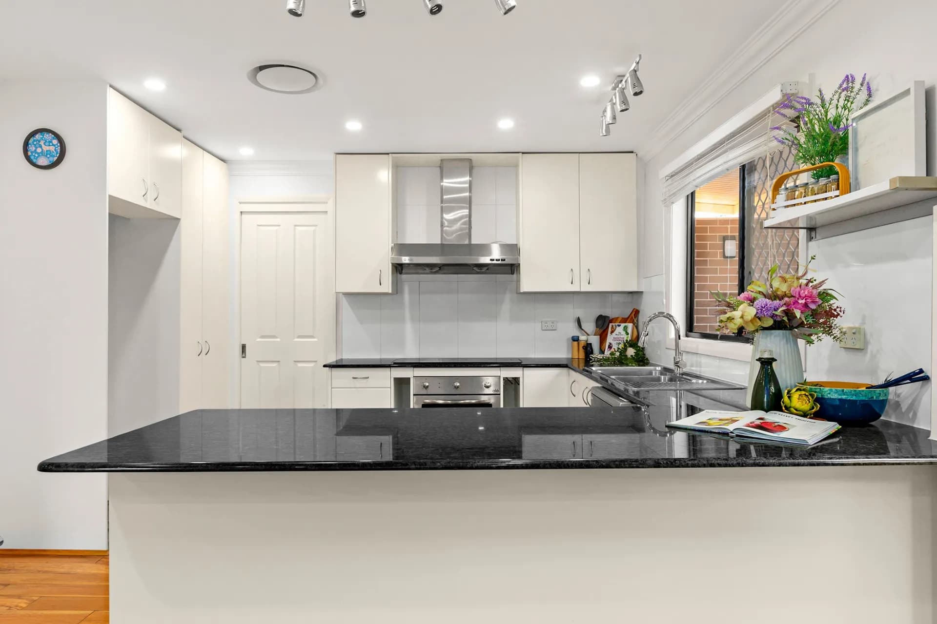 63 Perry Street, Dundas Valley - Thumbnail 4