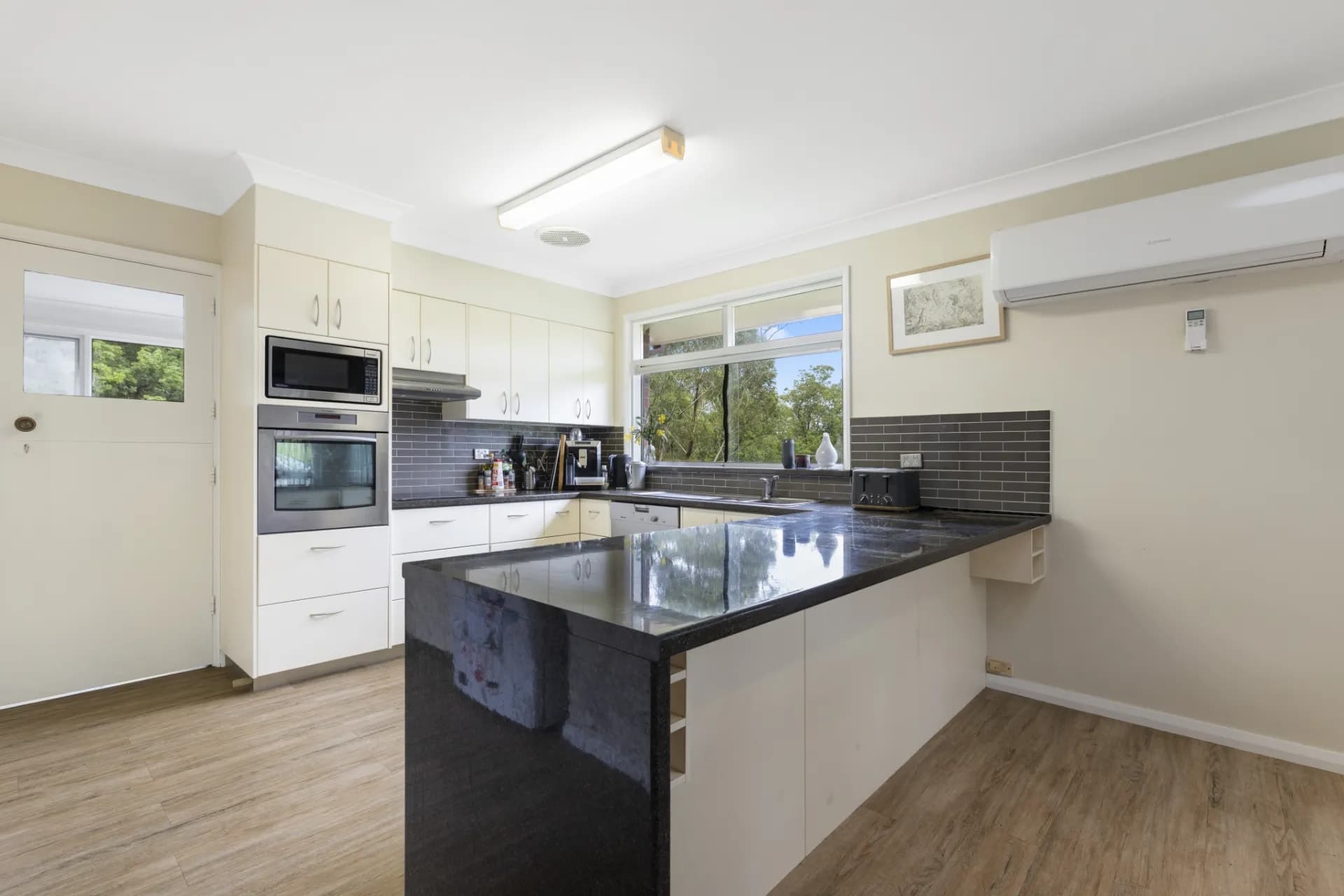 17 Margaret Avenue, Hornsby Heights - Thumbnail 2