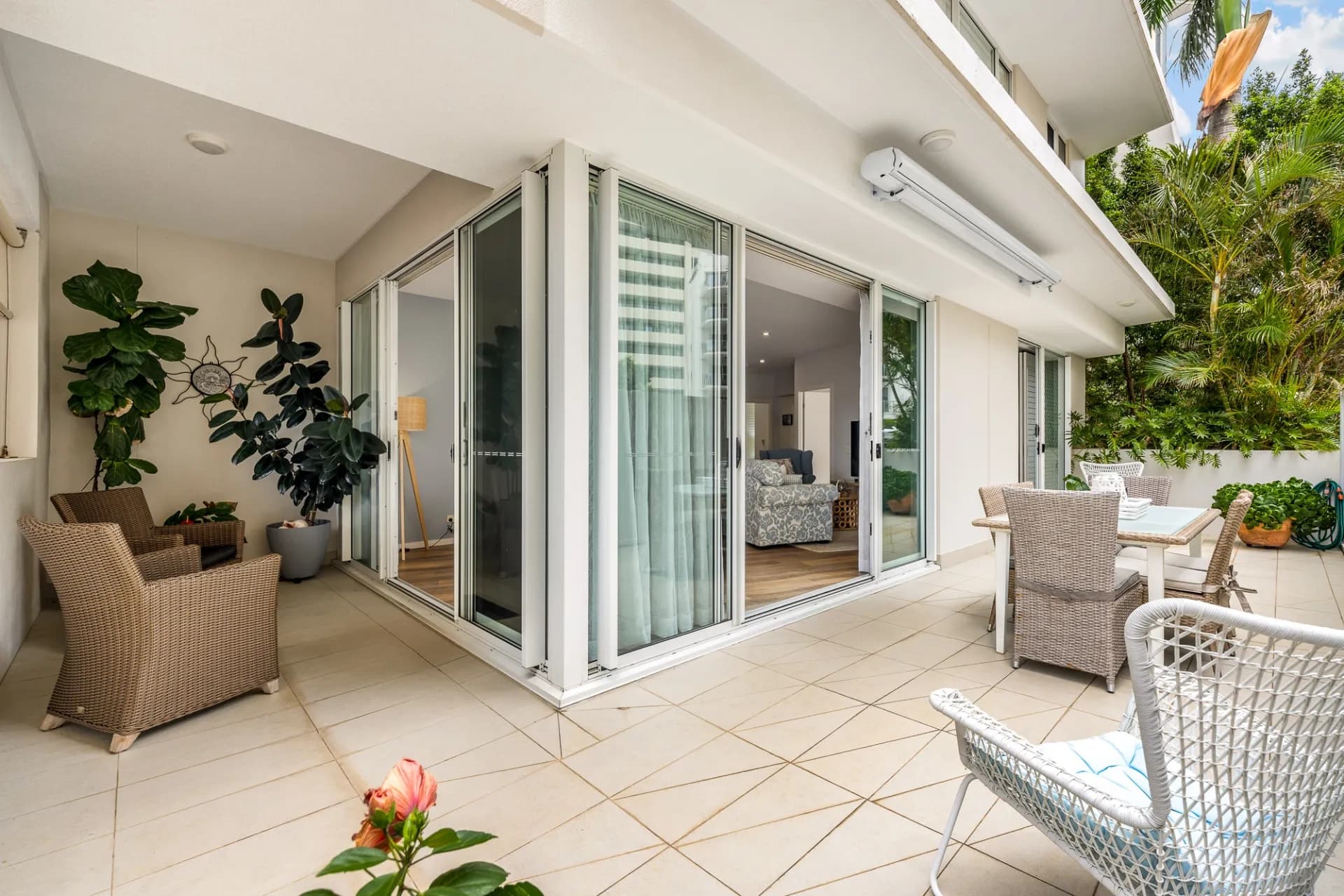 100/87 Marine Parade, Redcliffe - Image 1