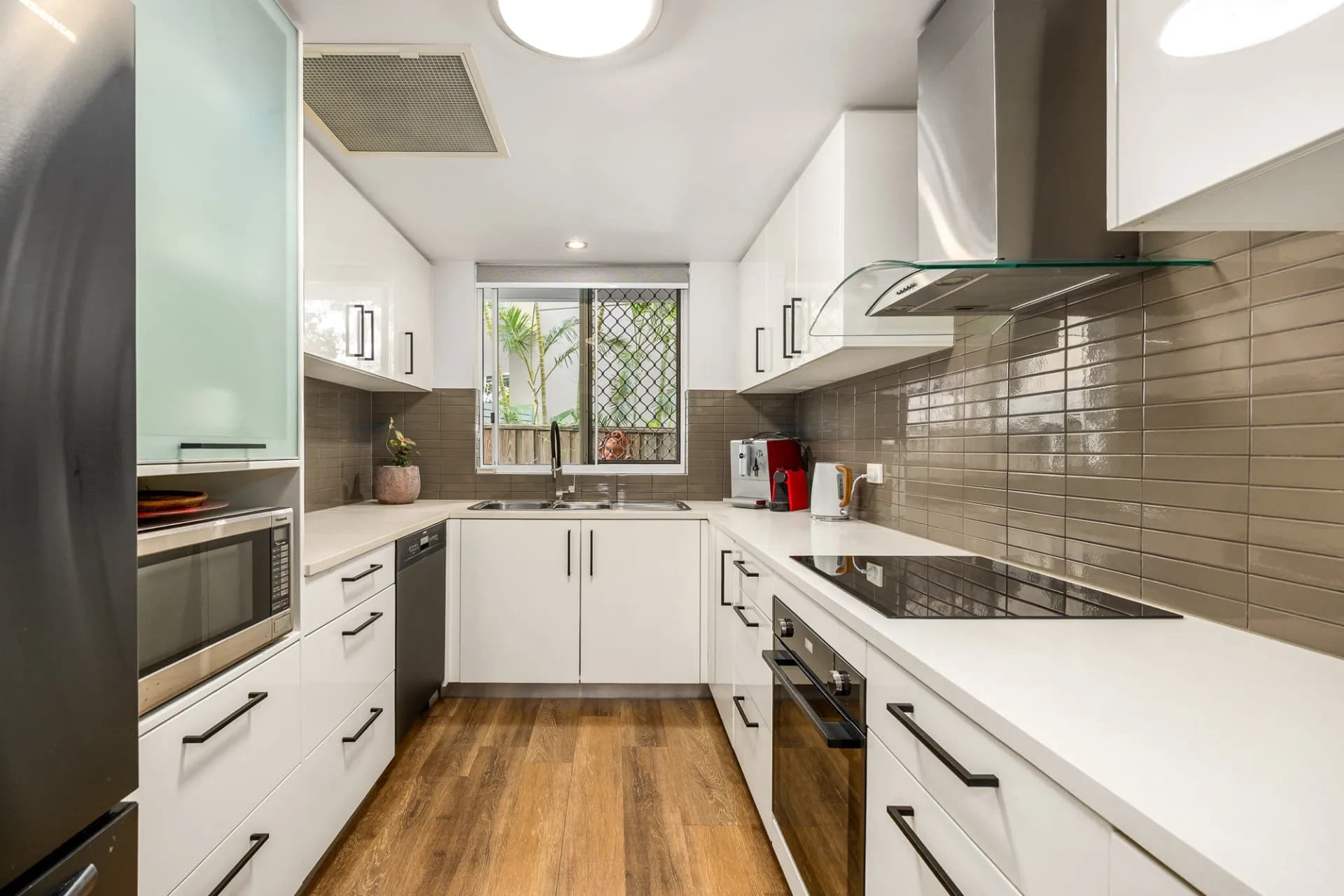100/87 Marine Parade, Redcliffe - Thumbnail 7