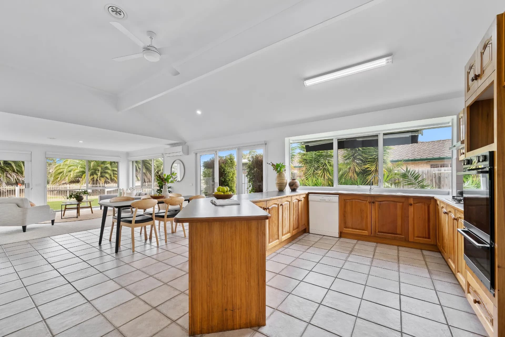 88 Palm Tree Drive, Safety Beach - Thumbnail 4