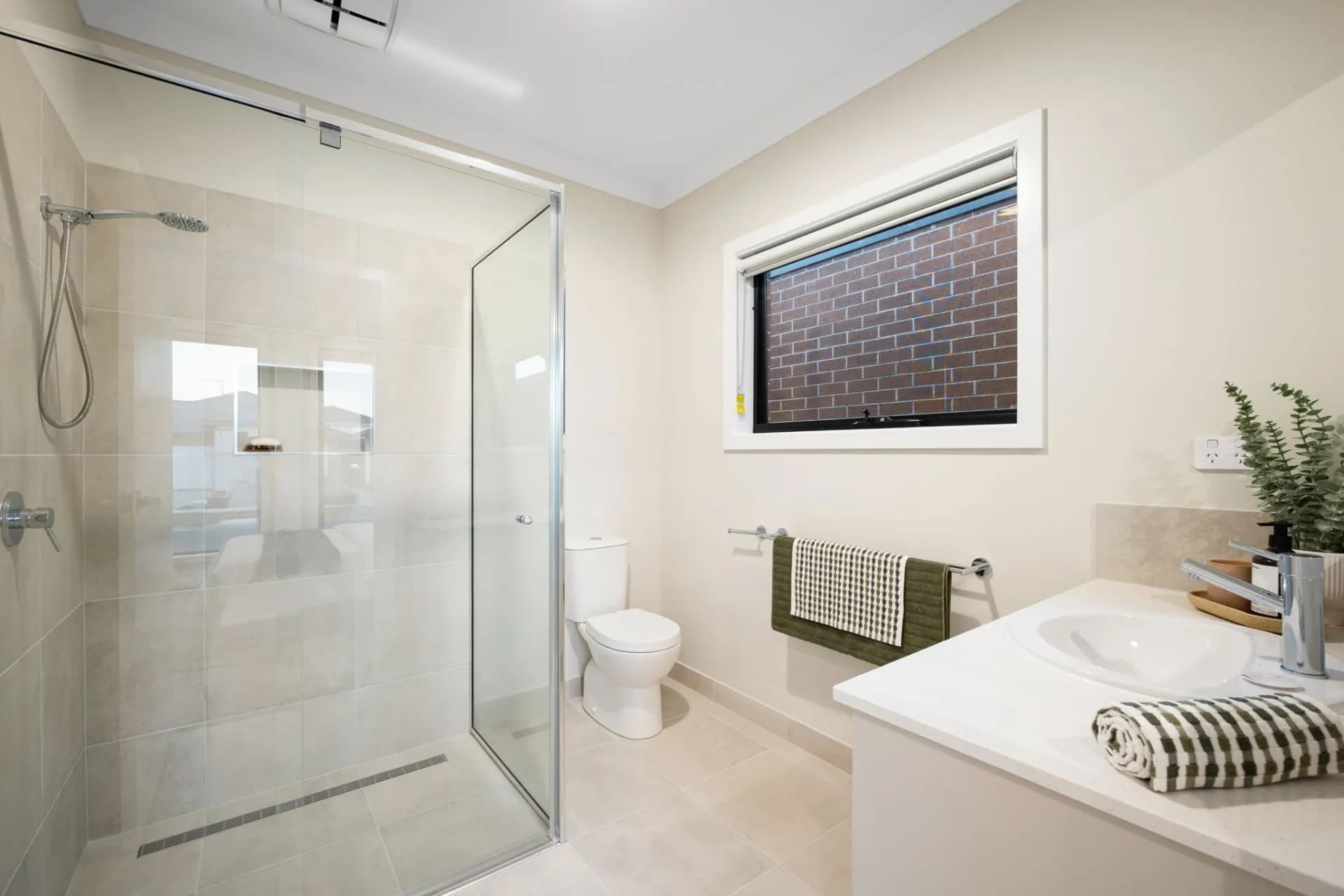 7  Farmingdale Street, Manor Lakes - Thumbnail 3