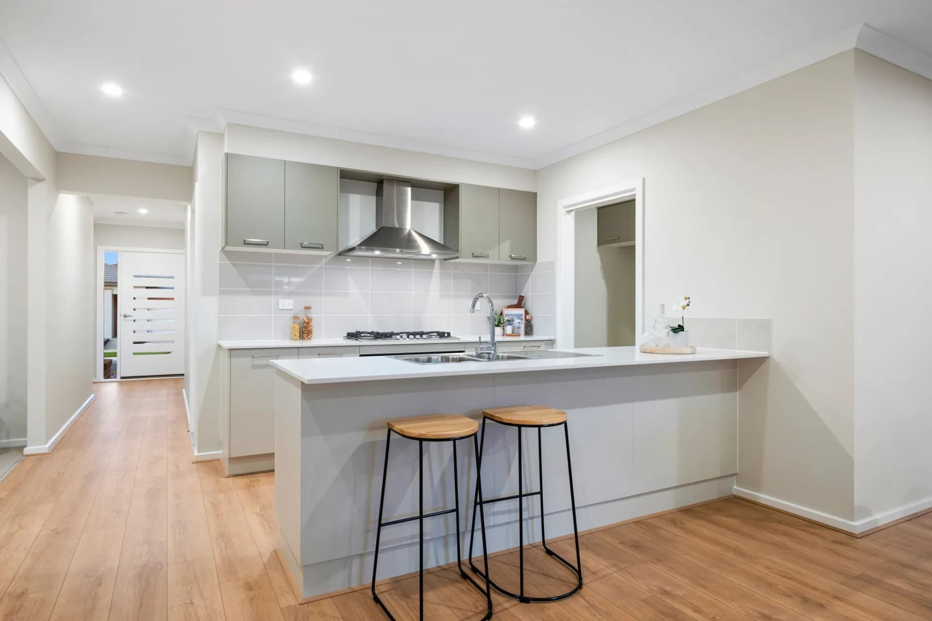7  Farmingdale Street, Manor Lakes - Thumbnail 8
