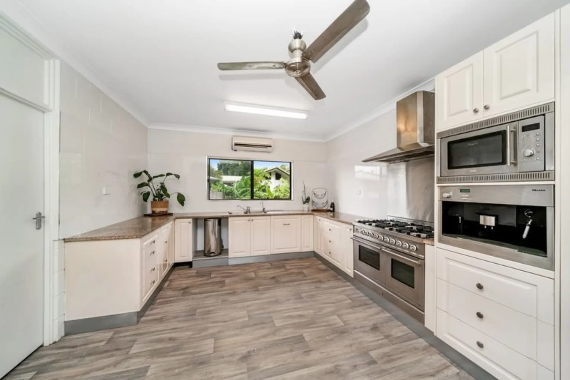 1045 Riverway Drive, Rasmussen, QLD, Rasmussen - Thumbnail 3