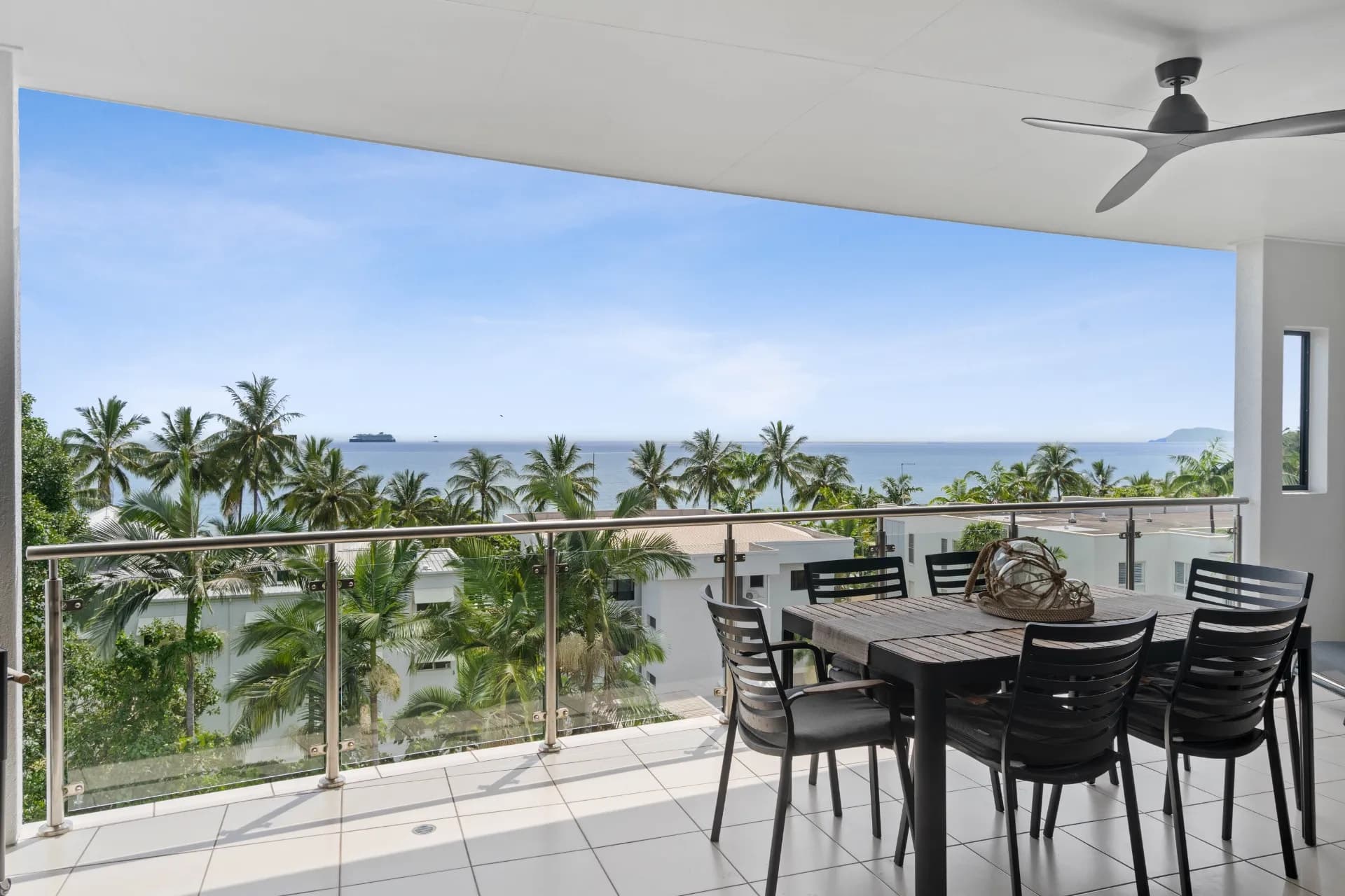 19/37 Vasey Esplanade, Trinity Beach - Image 1