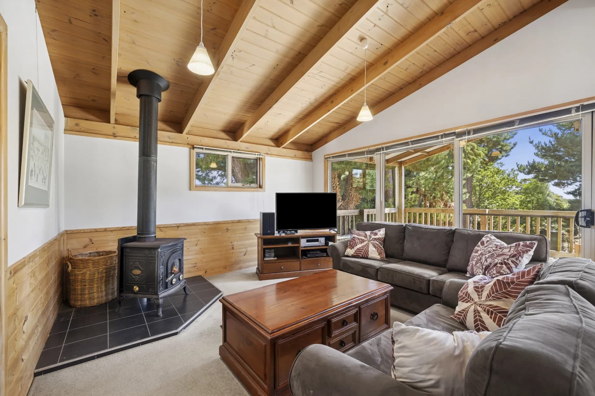 13 Bremner Avenue, Lyonville, VIC, Lyonville - Thumbnail 4