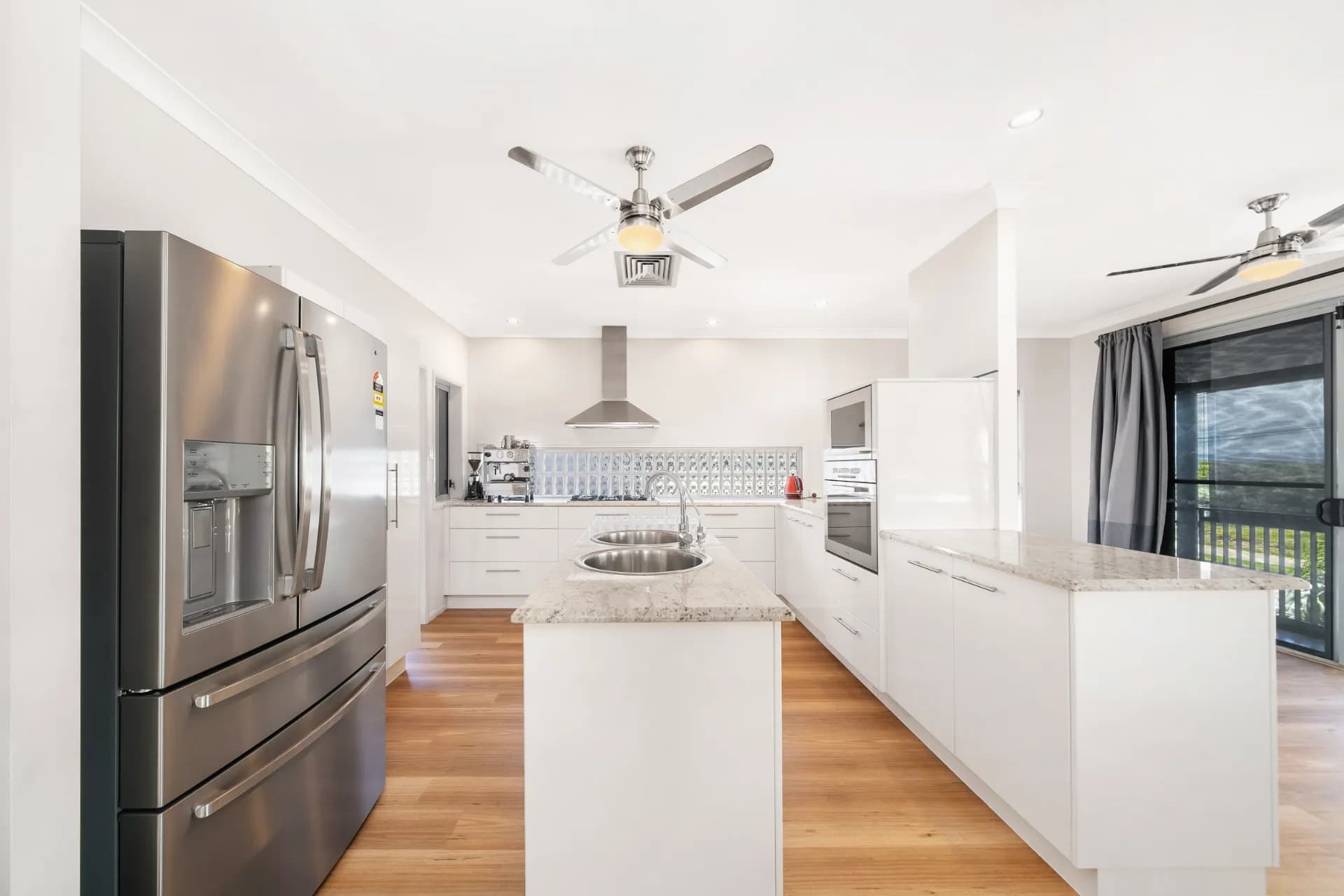 70 Oyster Point Esplanade, Scarborough, QLD, Scarborough - Thumbnail 6